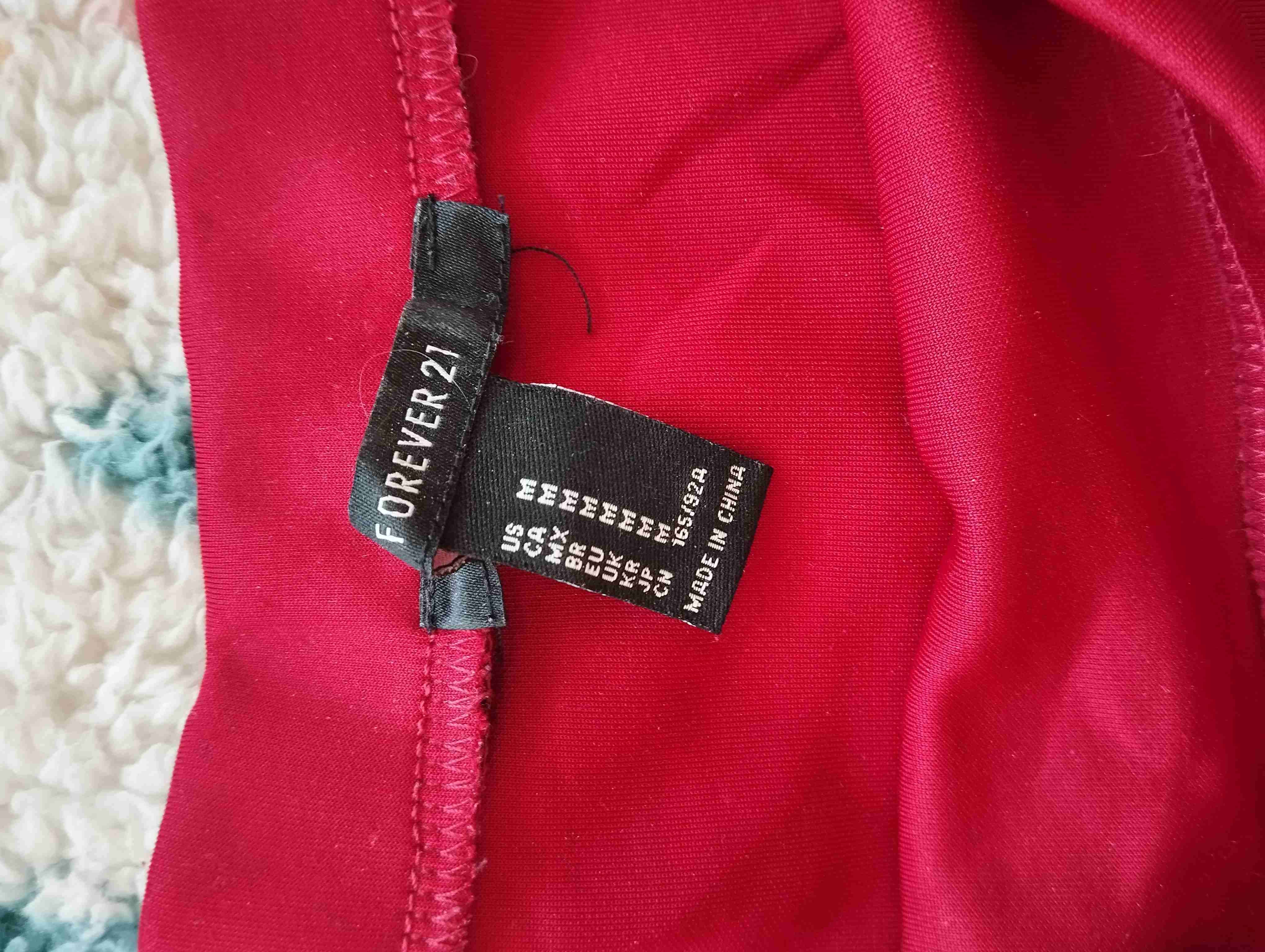 Vestido rojo elegante - miniatura 3