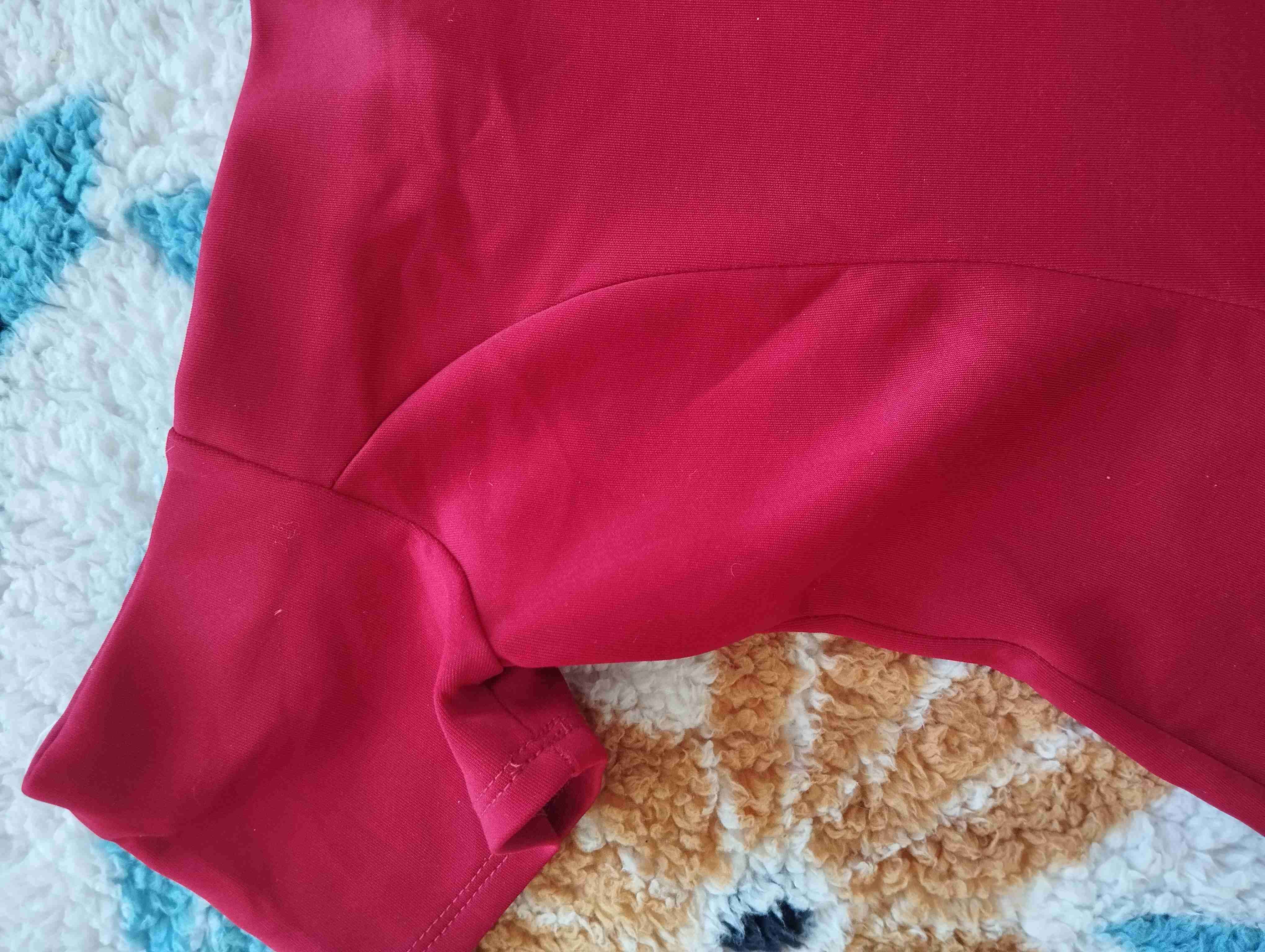 Vestido rojo elegante - miniatura 4