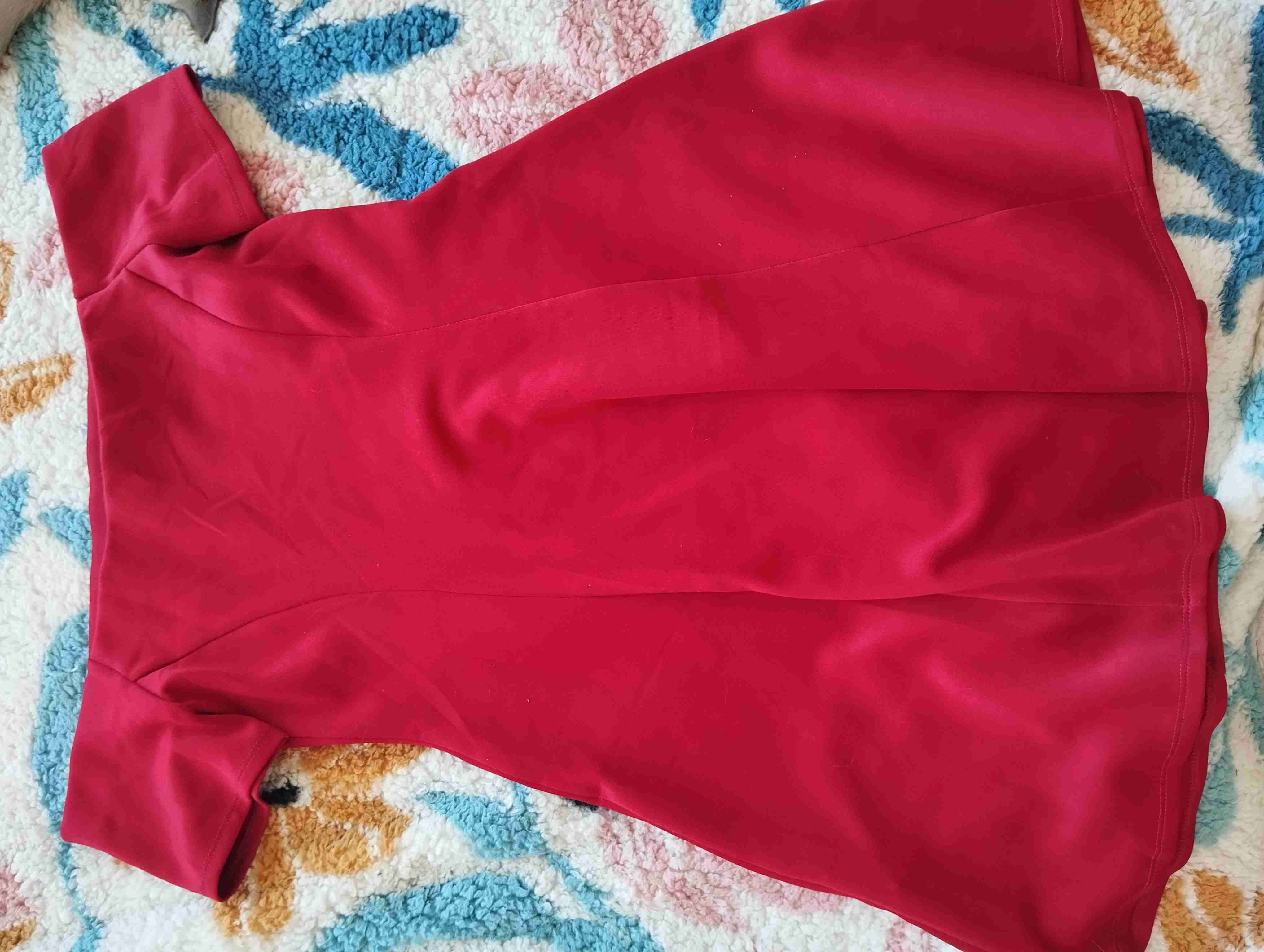 Vestido rojo elegante - miniatura 5