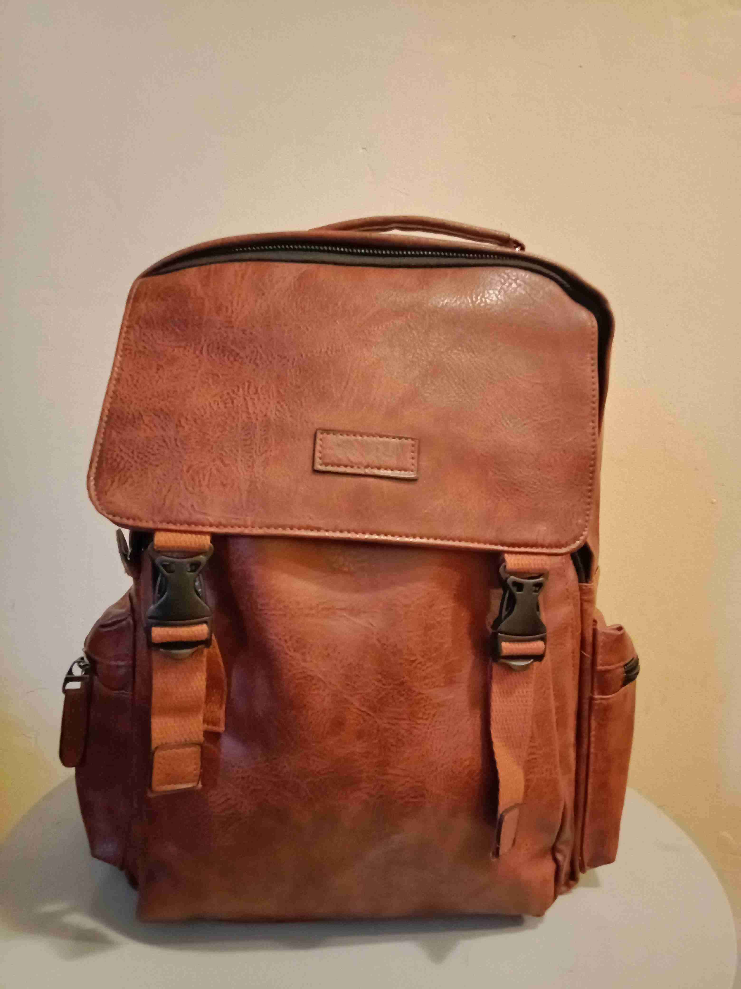 Mochila negra y café estilo clásico - miniatura 2