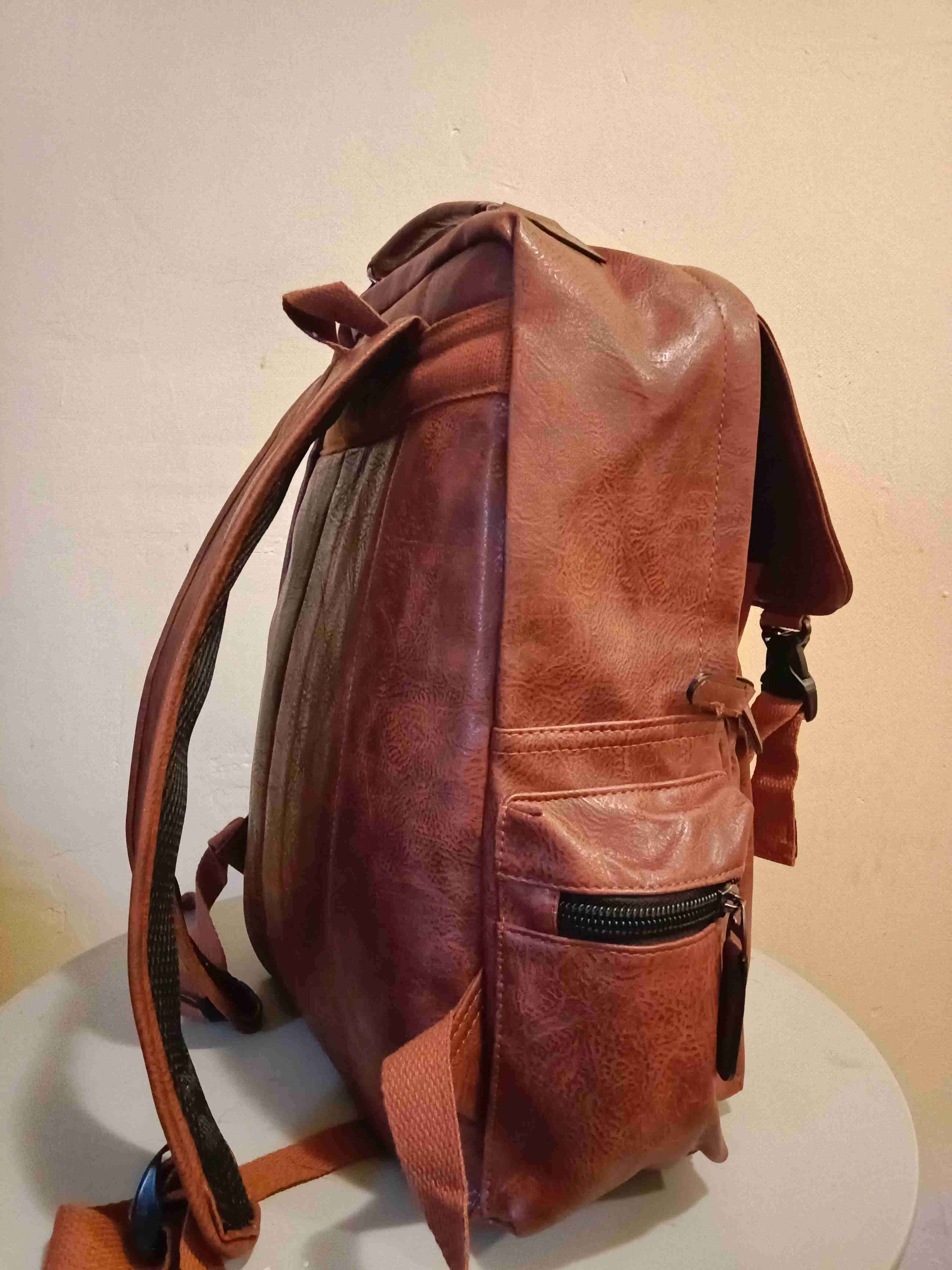 Mochila negra y café estilo clásico - miniatura 3