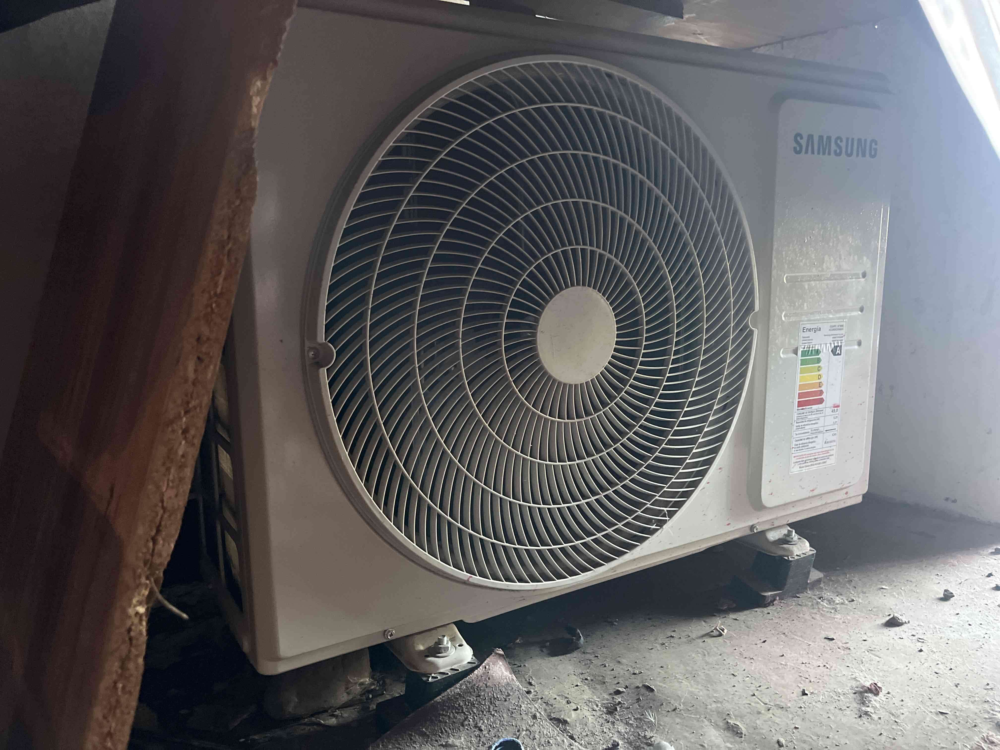 Aire acondicionado Samsung de pared - miniatura 2