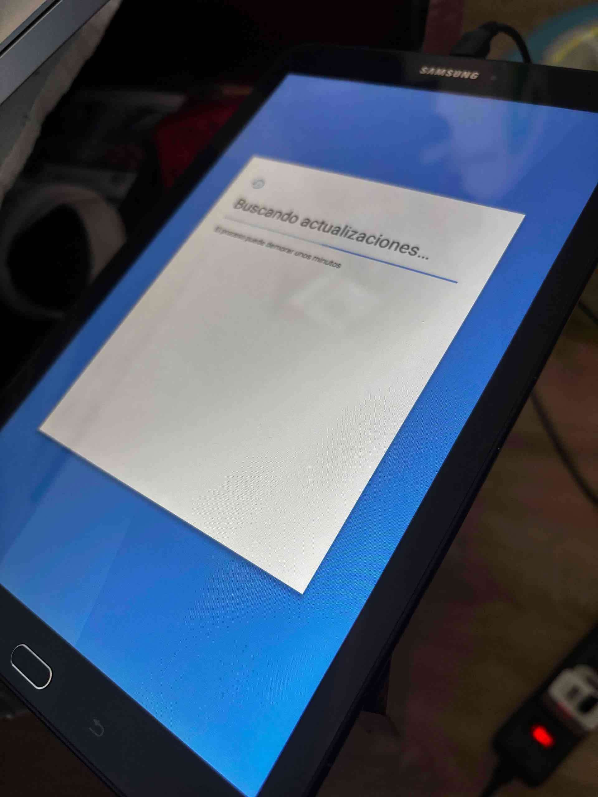 Tablet Samsung en buen estado - miniatura 1