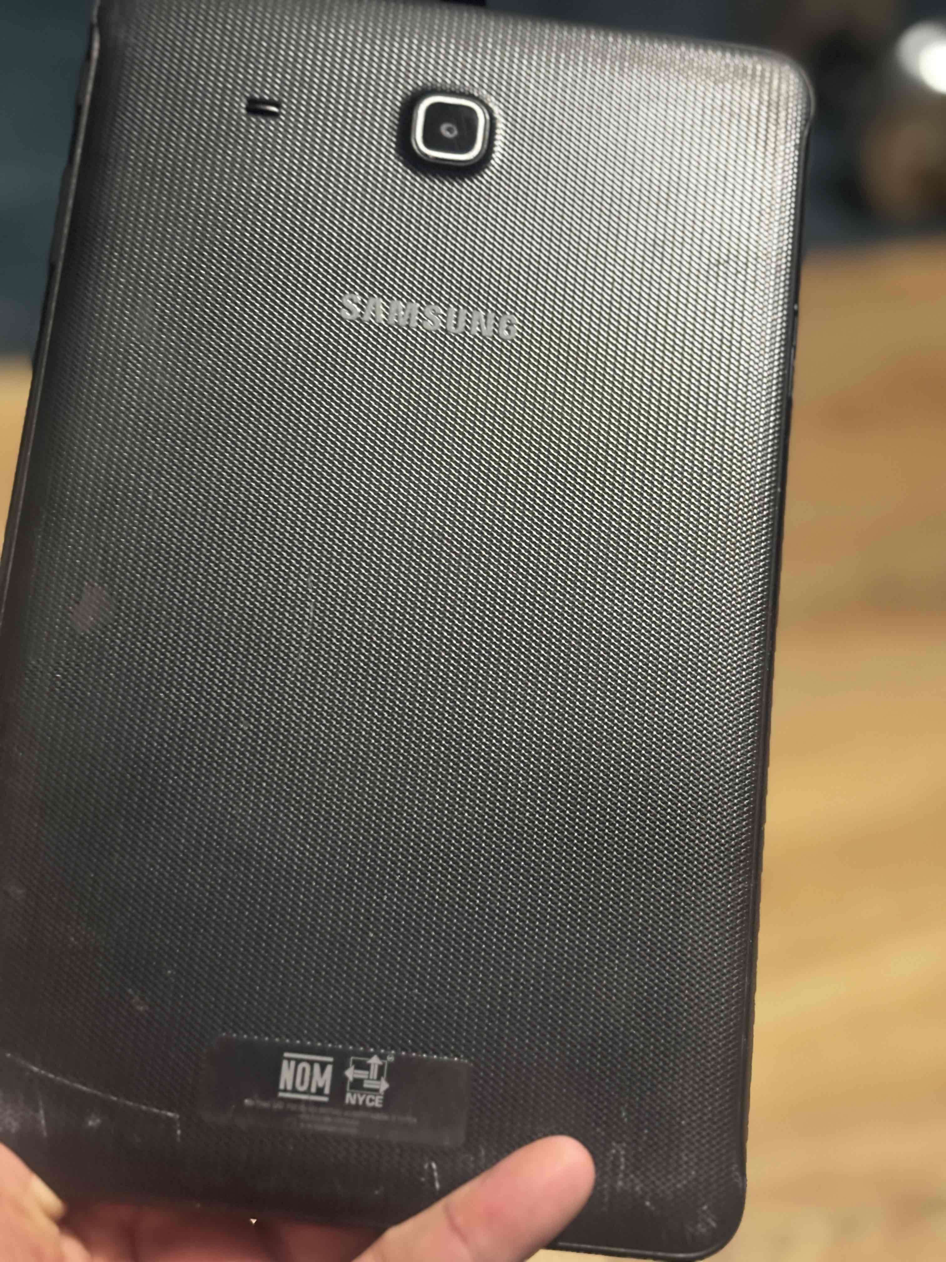 Tablet Samsung en buen estado - miniatura 2