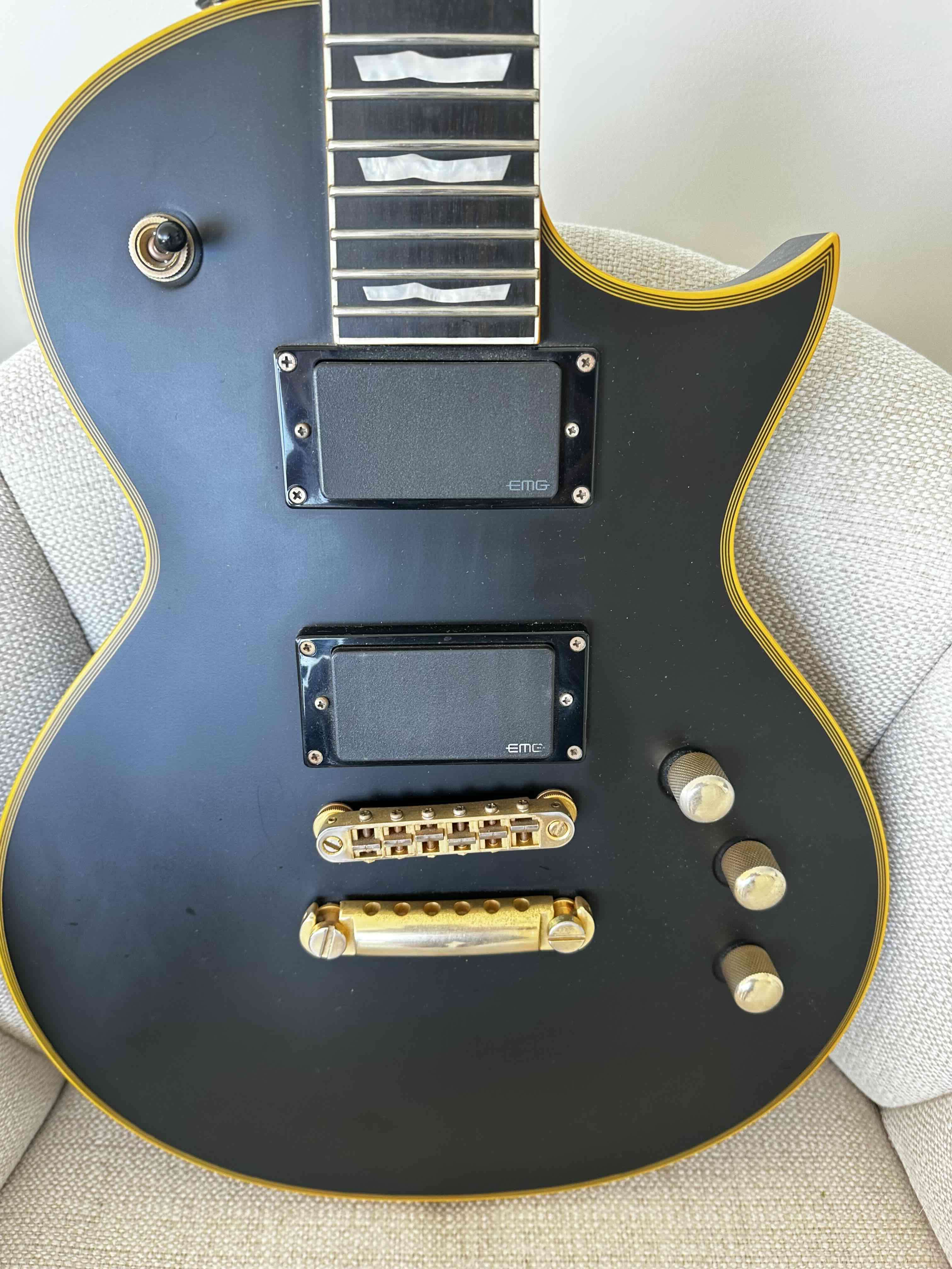 Guitarra eléctrica negra LTD/ESP EC-1000 Deluxe - miniatura 2