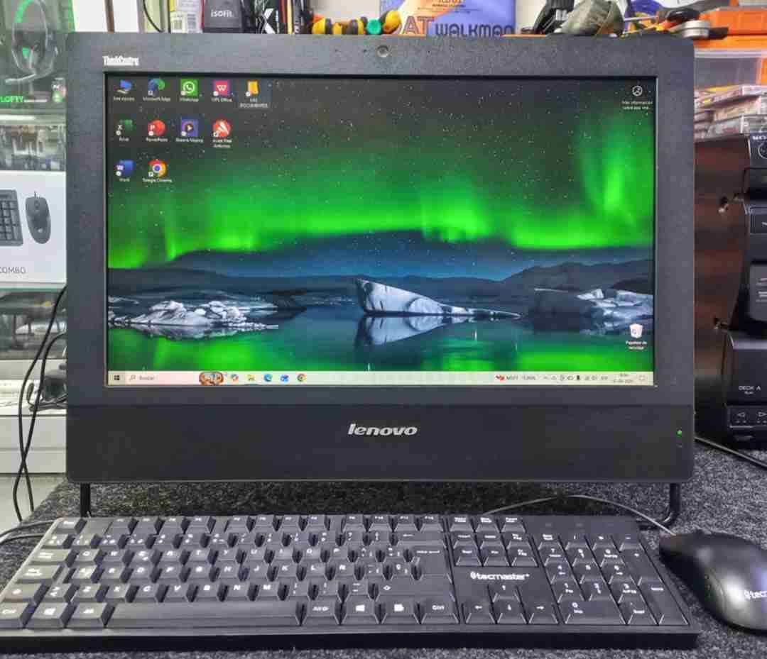 Computador Lenovo Todo en Uno - miniatura 1