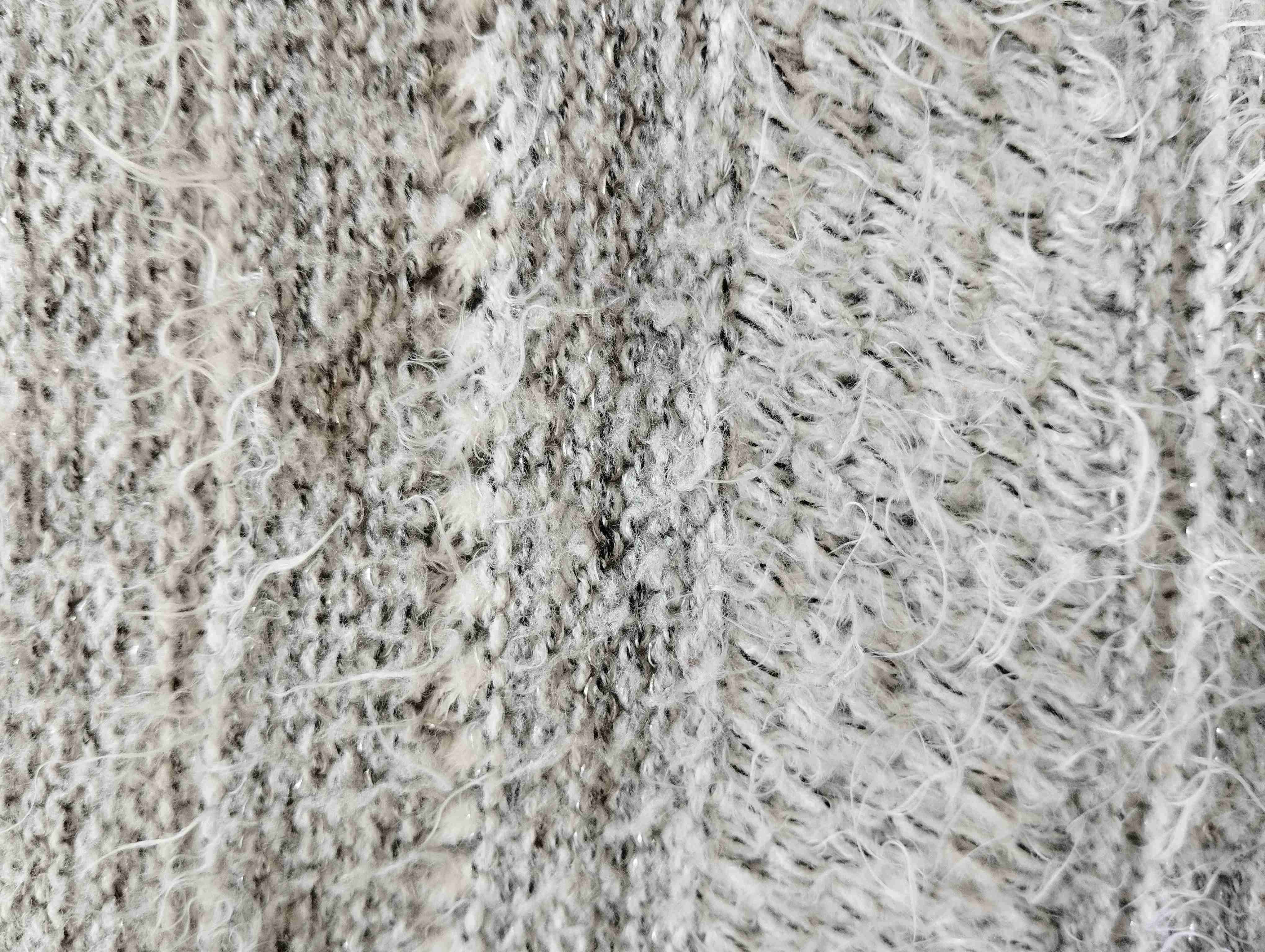 Suéter gris tejido - miniatura 3