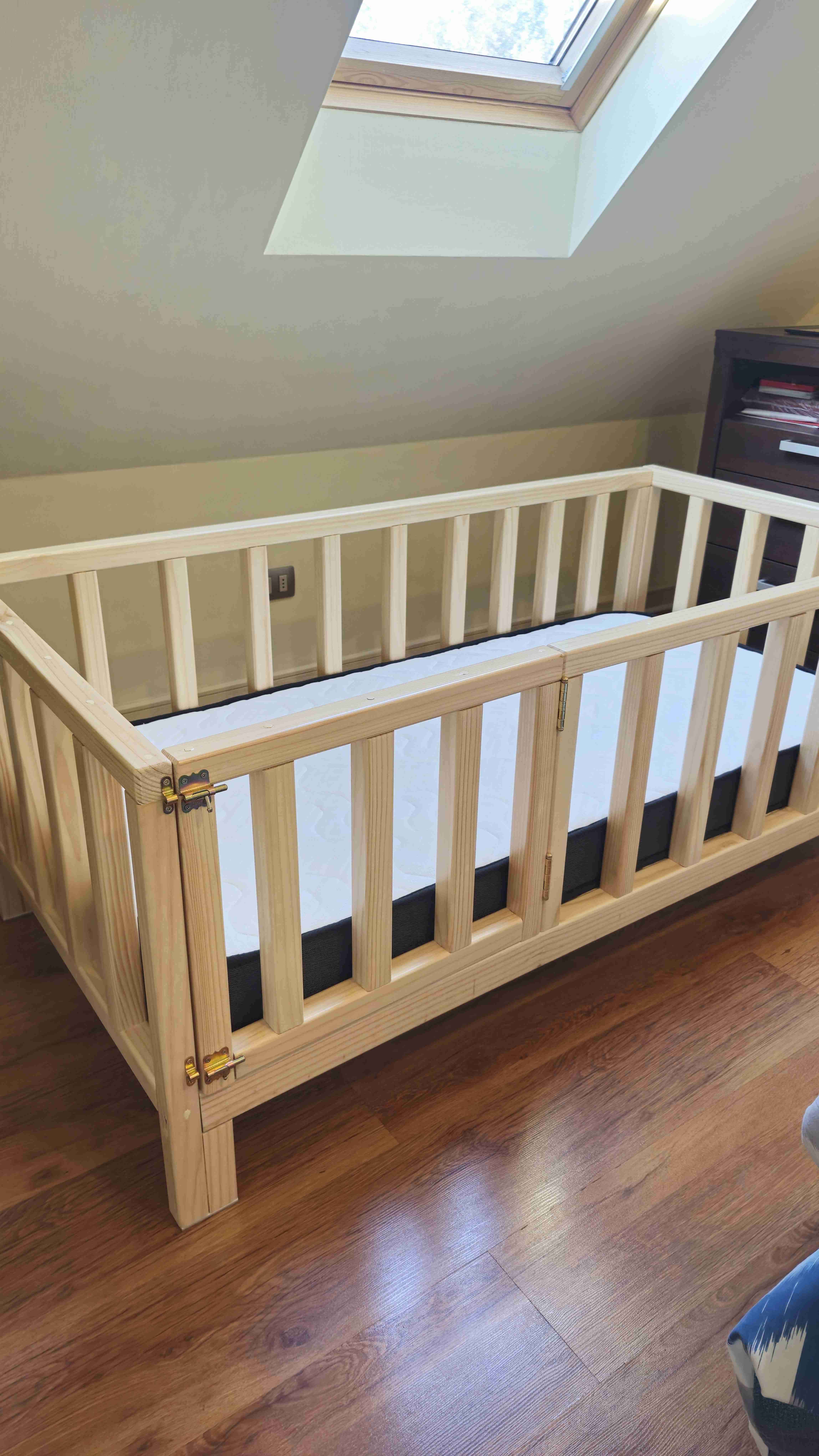 Cuna de madera para bebé - miniatura 1