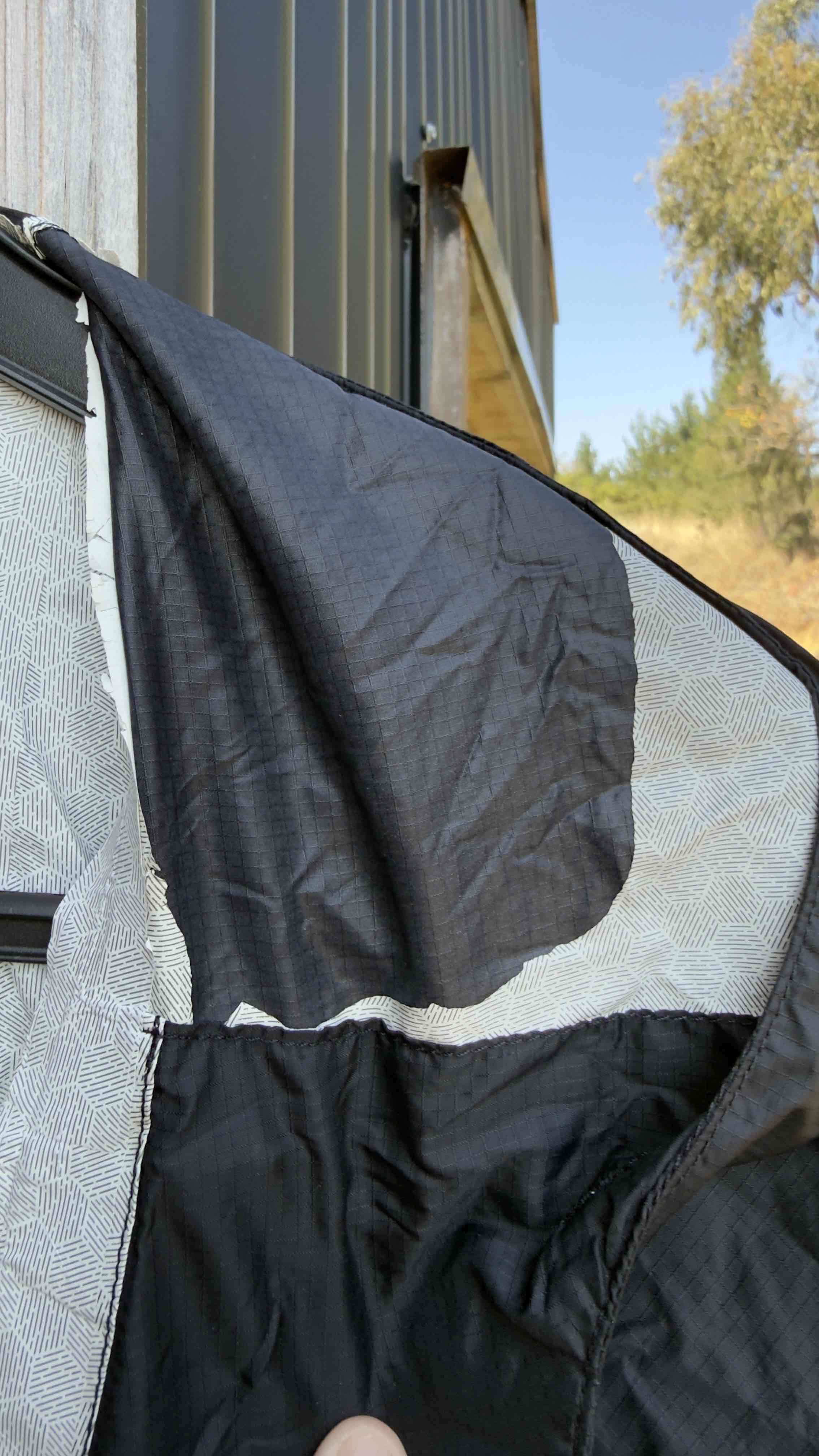 Chaqueta impermeable negra - miniatura 3