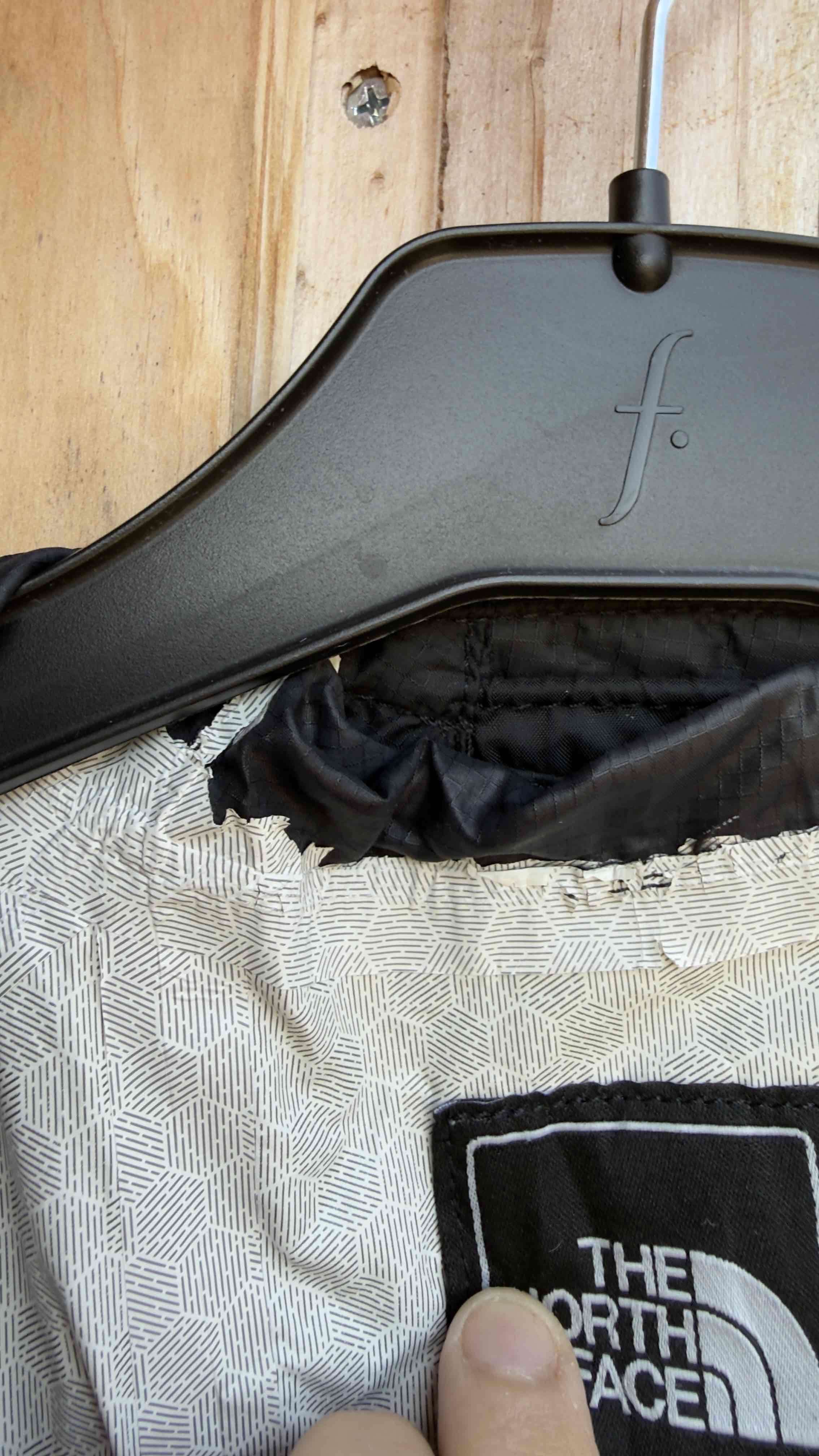 Chaqueta impermeable negra - miniatura 4