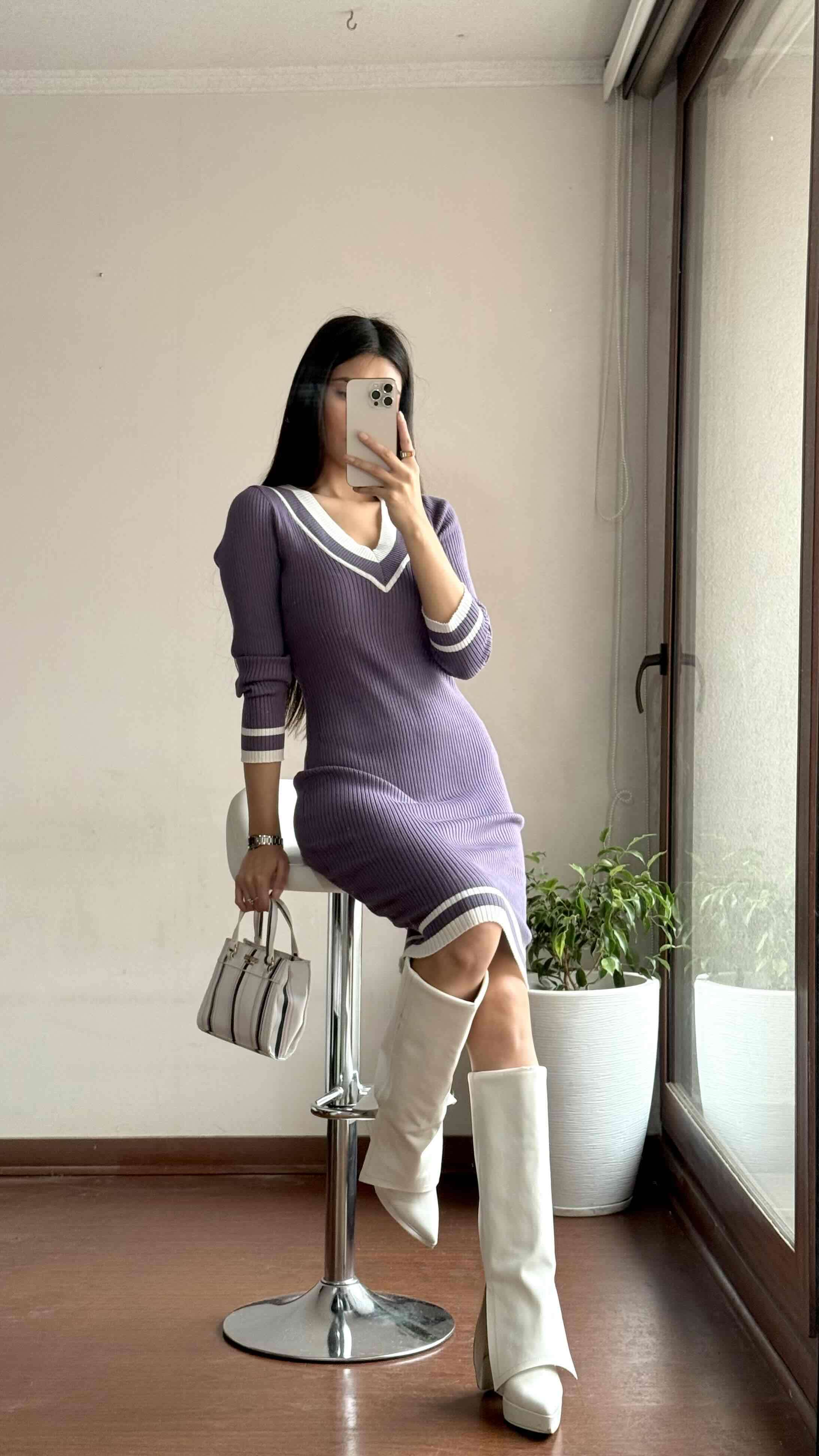 Vestido morado ajustado - miniatura 3