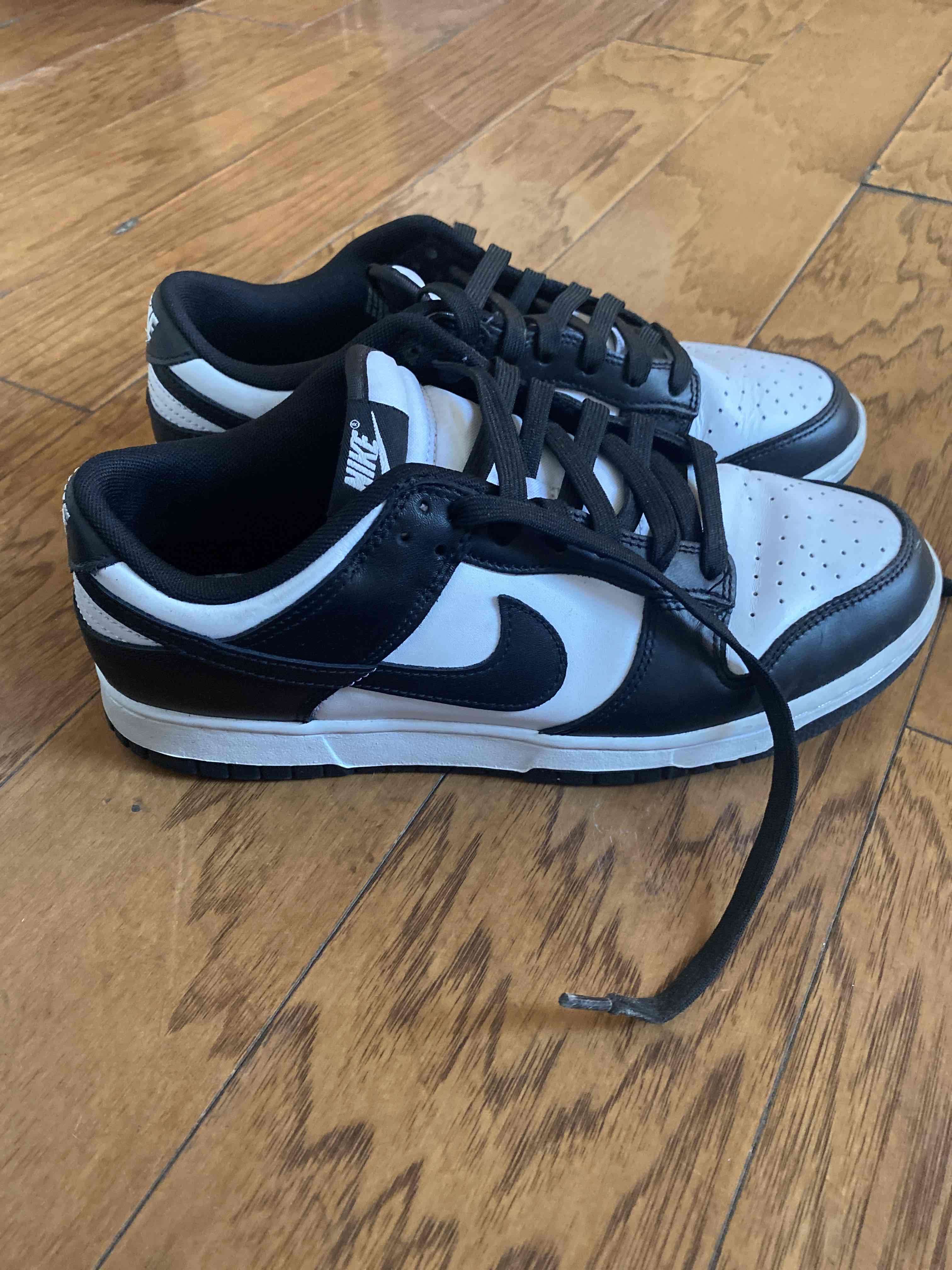 Zapatillas blancas y negras Nike - miniatura 2