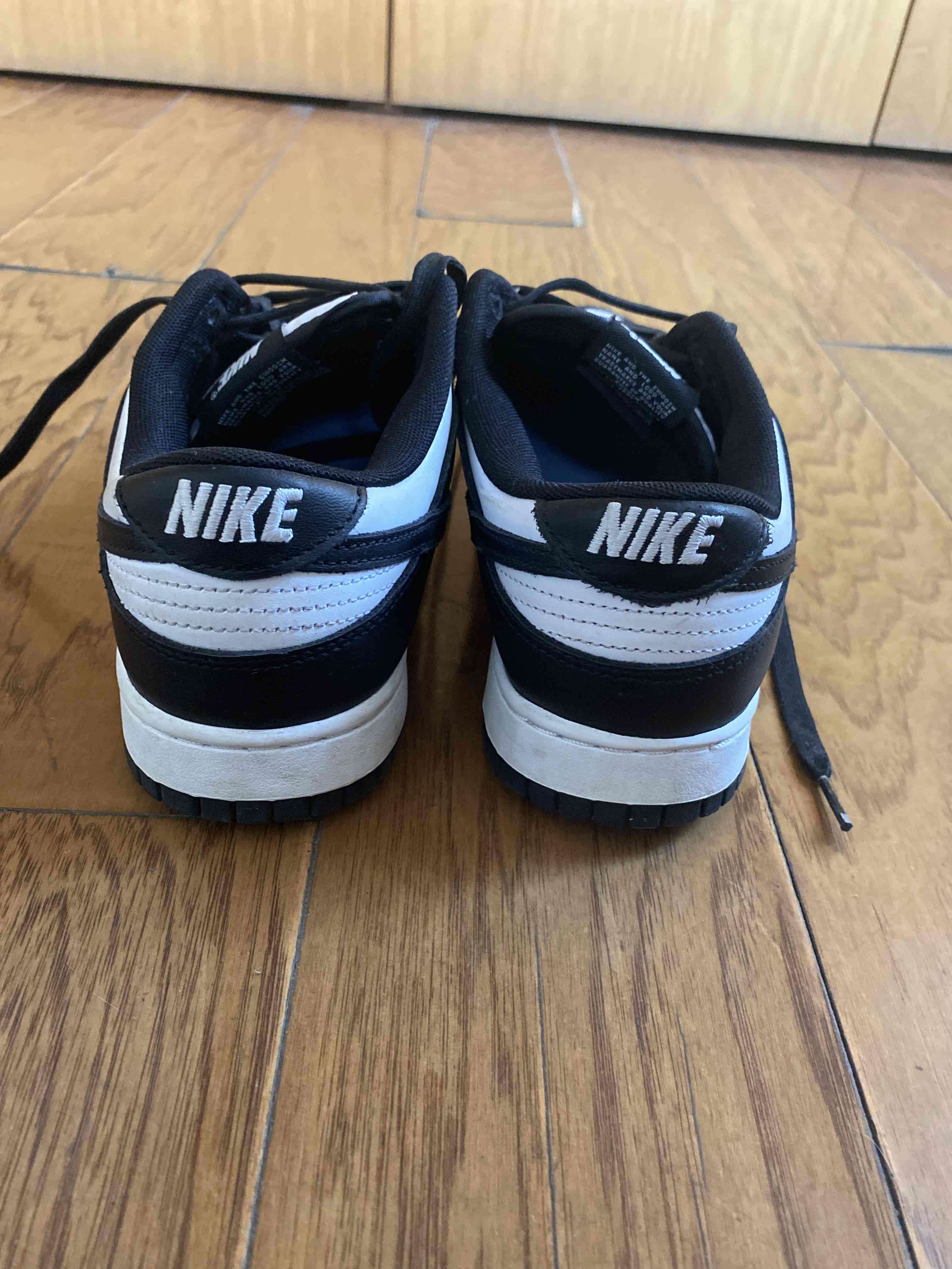 Zapatillas blancas y negras Nike - miniatura 3