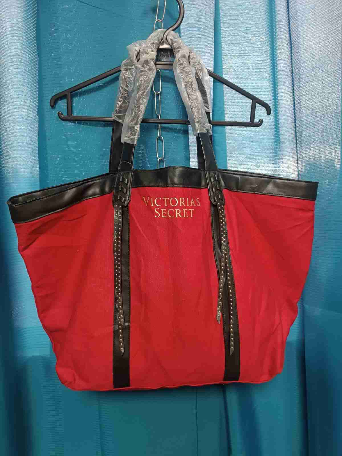 Bolso rojo Victoria's Secret - 1