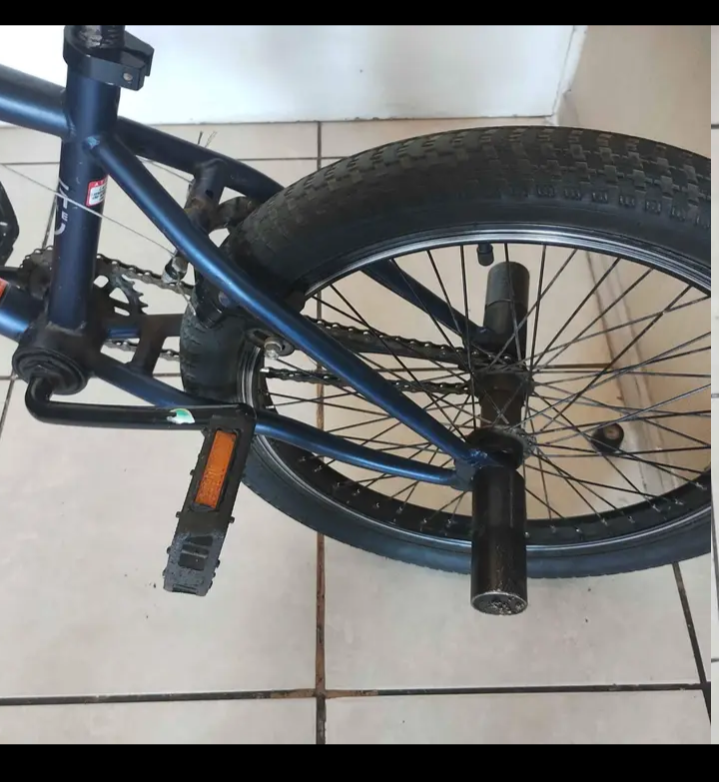 Bicicleta todo terreno azul - miniatura 5