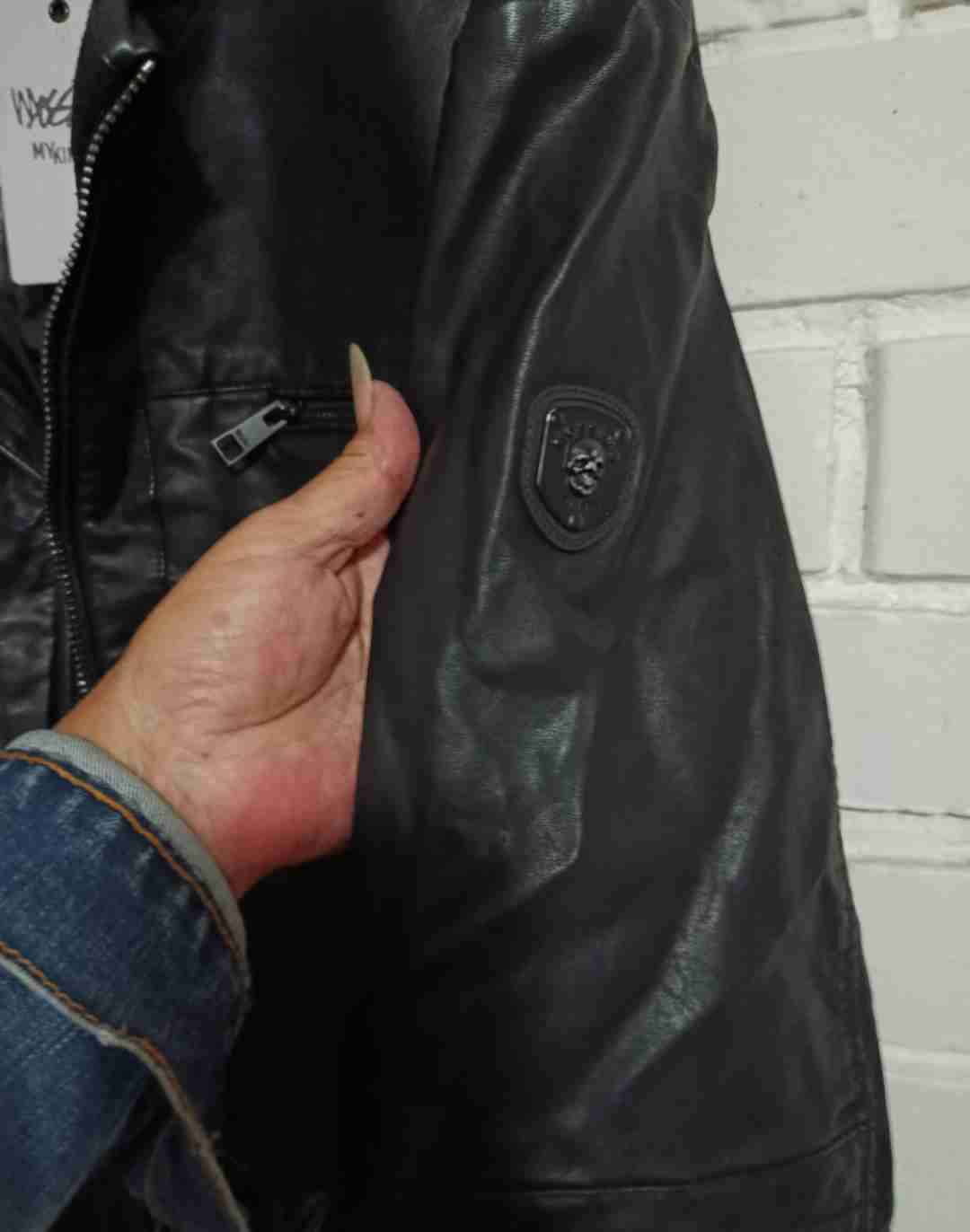 Chaqueta de cuero negra - miniatura 2