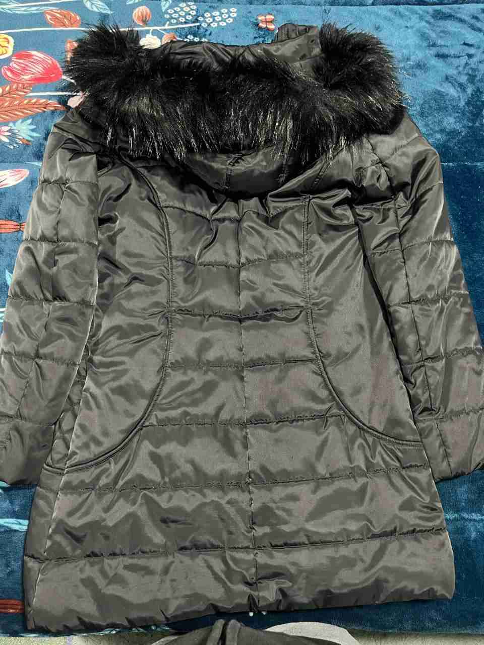 Parka negro con capucha de piel - miniatura 1