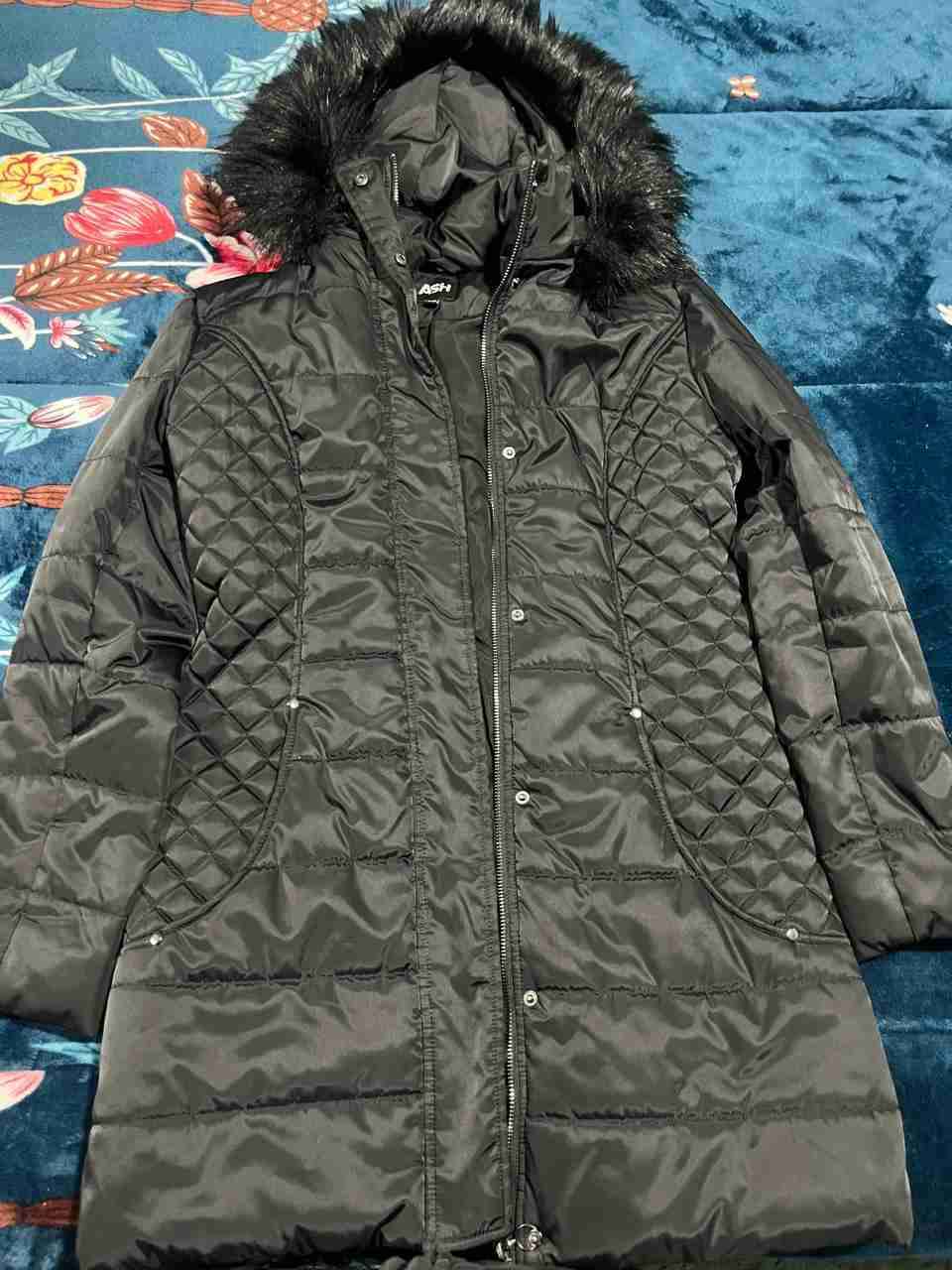 Parka negro con capucha de piel - miniatura 2