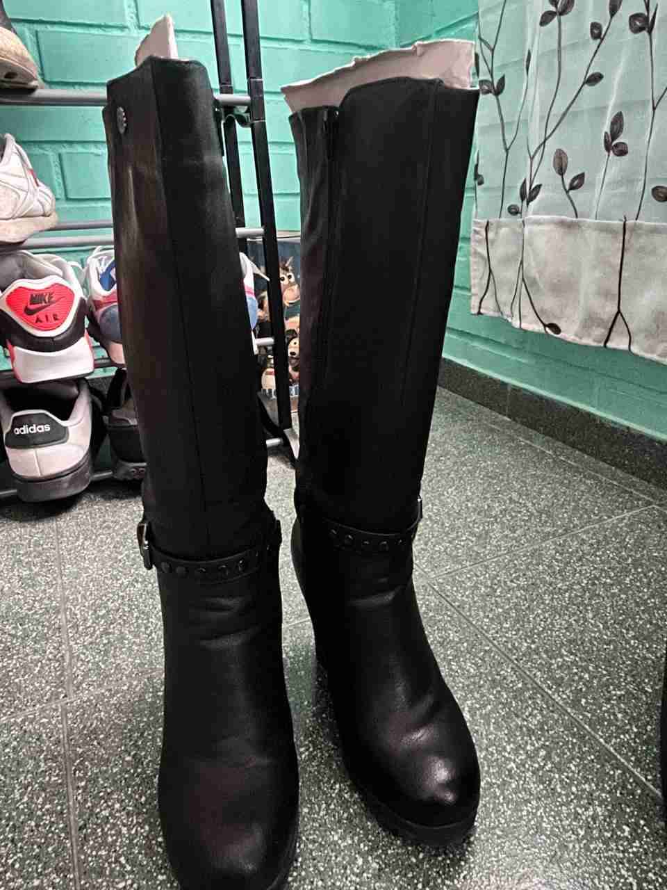 Botas negras altas con tacón - 2