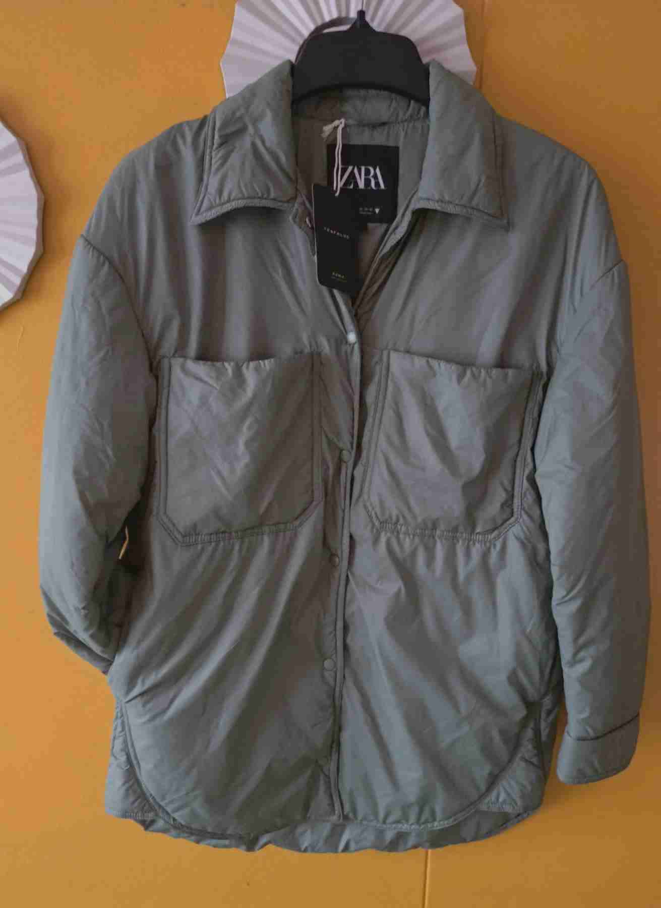 Chaqueta verde Zara con bolsillos - 1