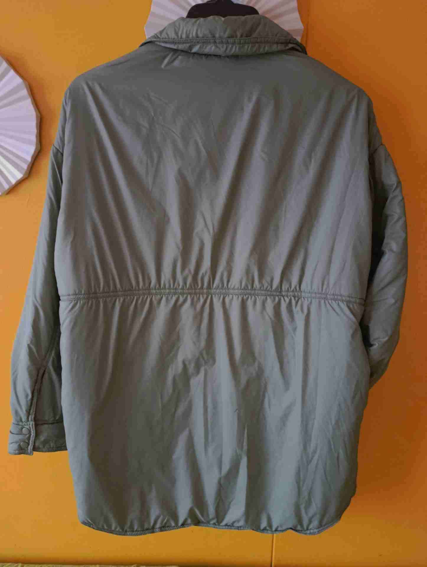 Chaqueta verde Zara con bolsillos - 2