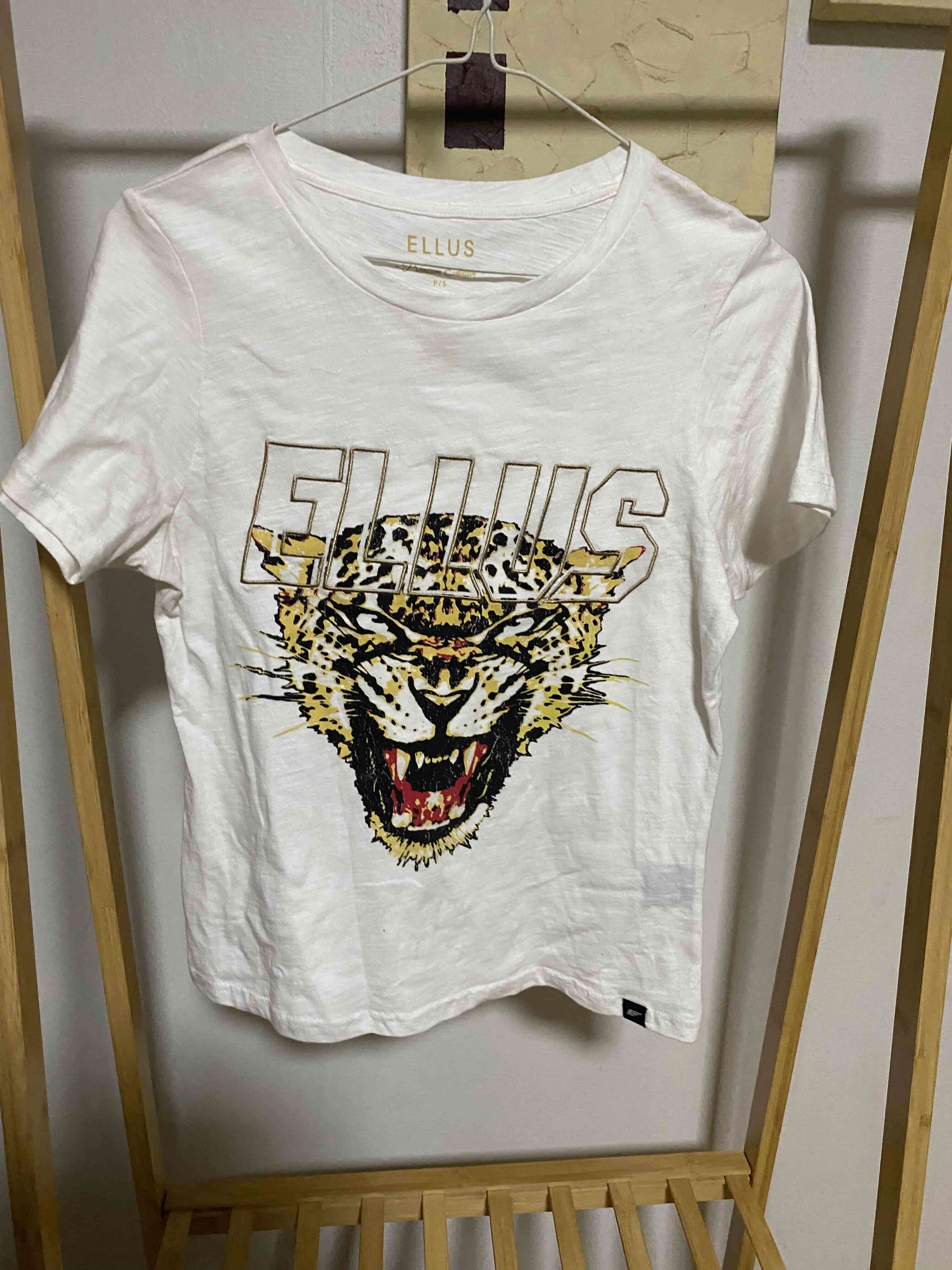 Polera blanca estampado ellus