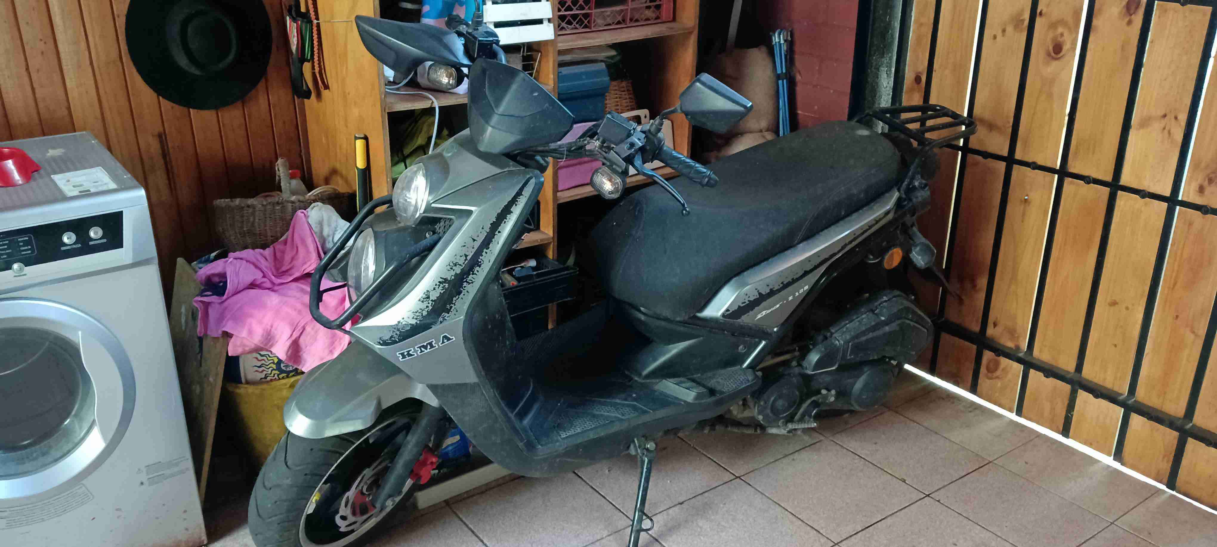 Scooter gris KM A150
