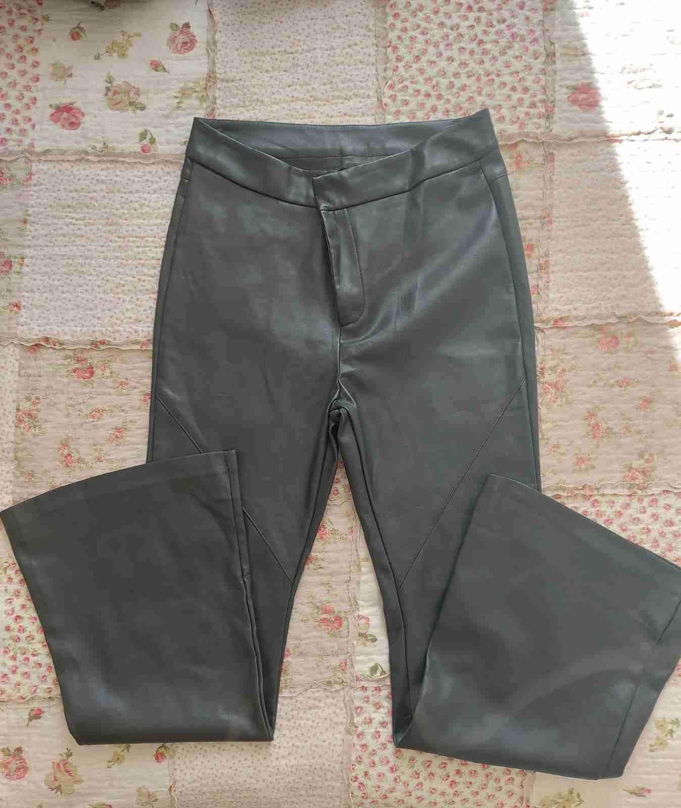 Pantalones negros ajustados - 1