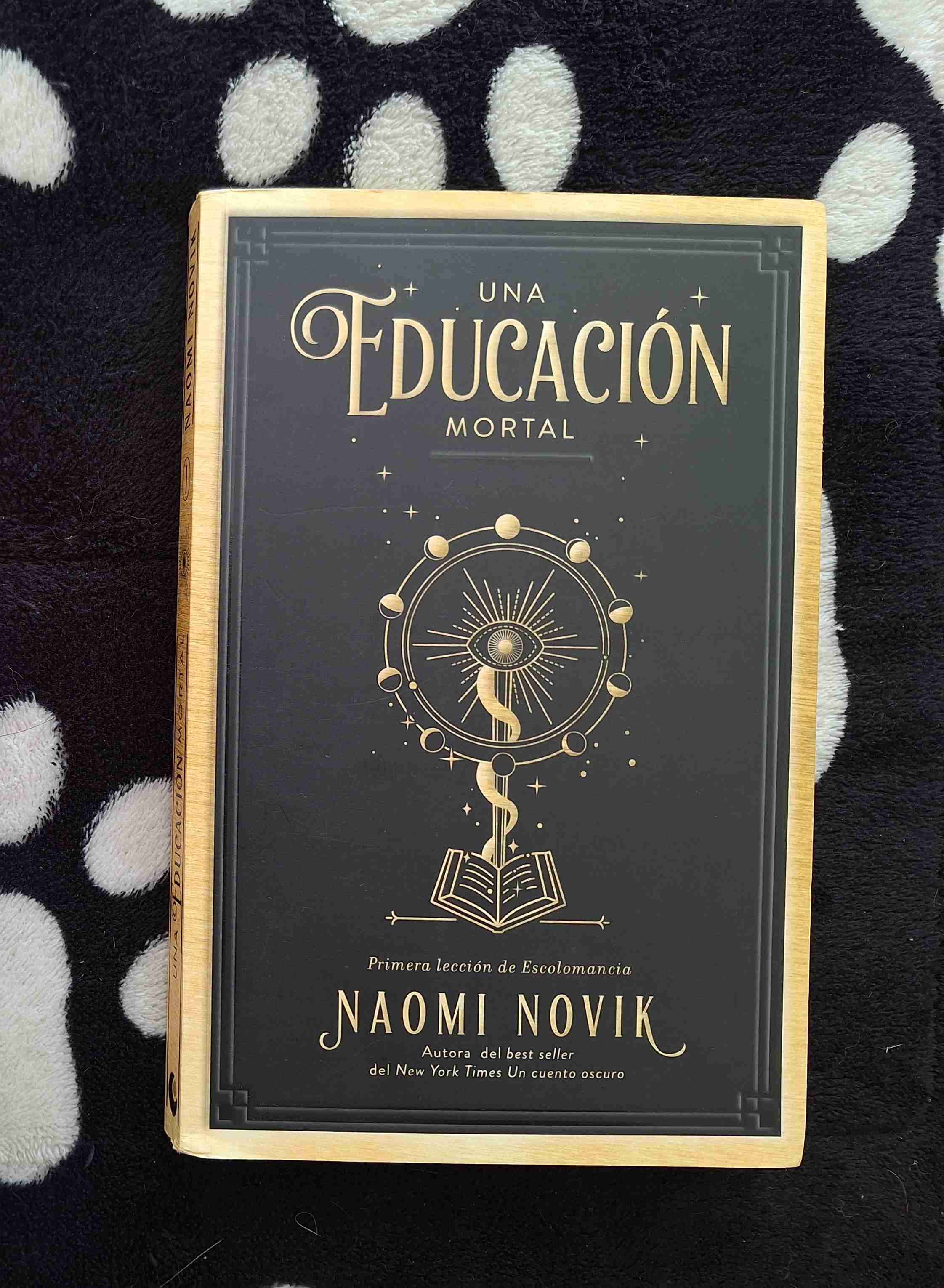 Libro 'Una Educación Mortal'