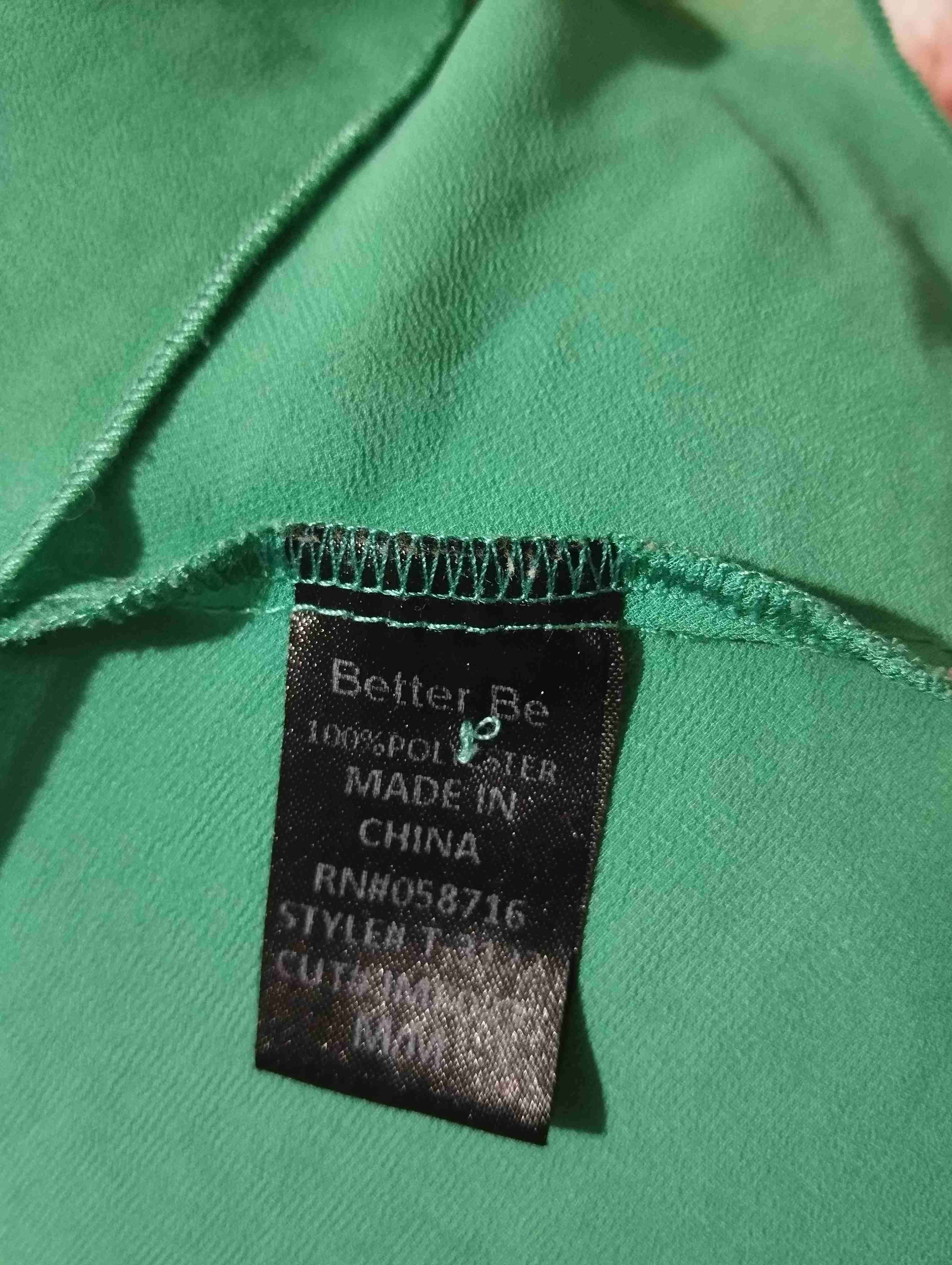 Blusa verde con botones - miniatura 2