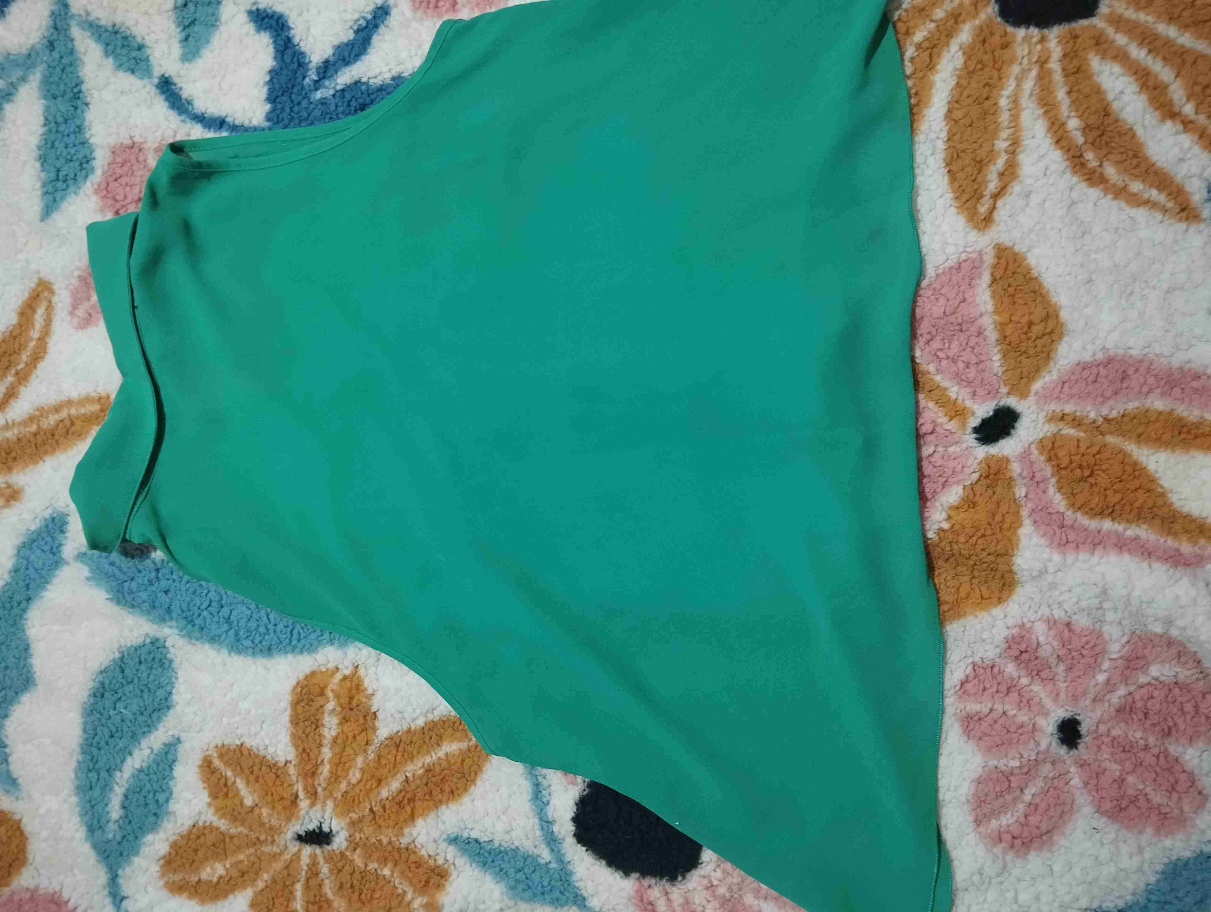 Blusa verde con botones - miniatura 3