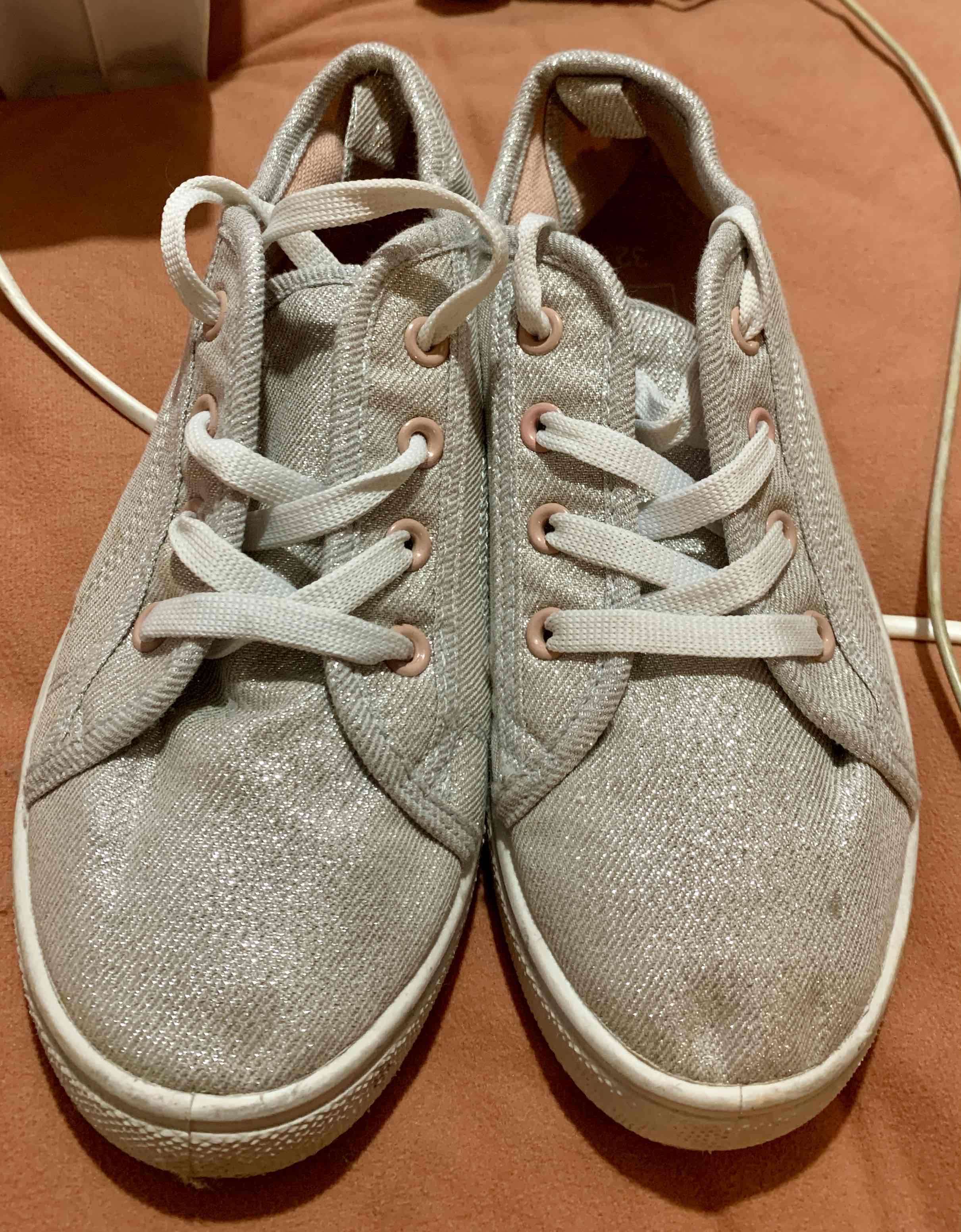 Zapatillas brillantes gris claro - miniatura 1