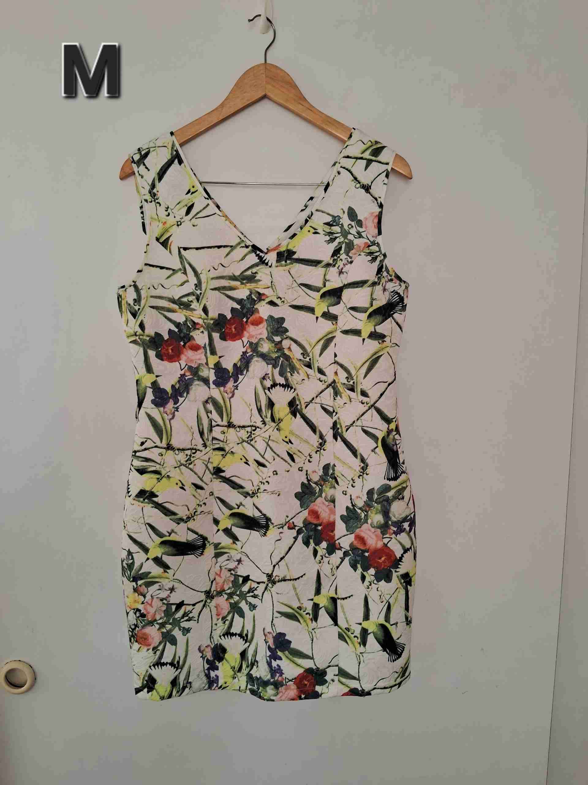 Vestido floral sin mangas