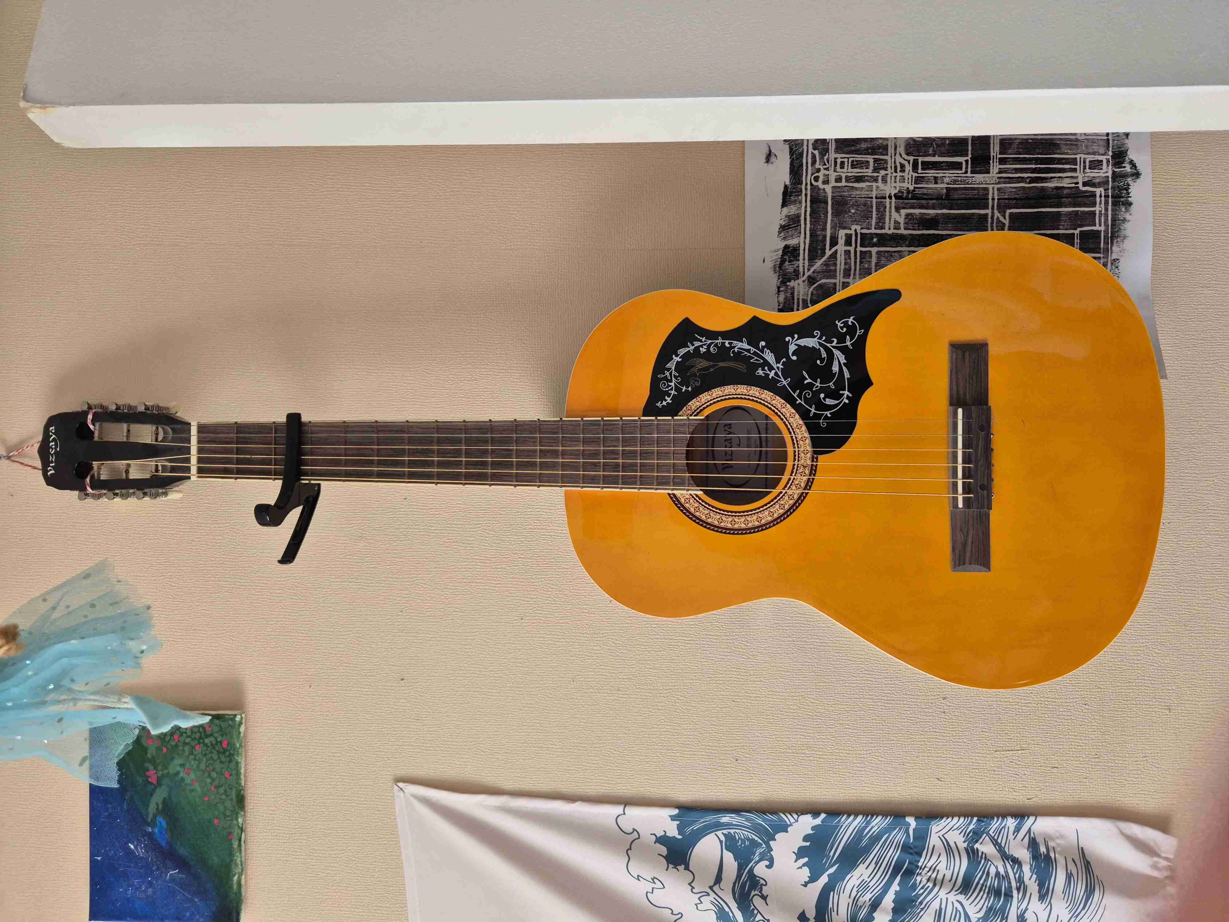 Guitarra clásica Vizcaya amarilla - 1