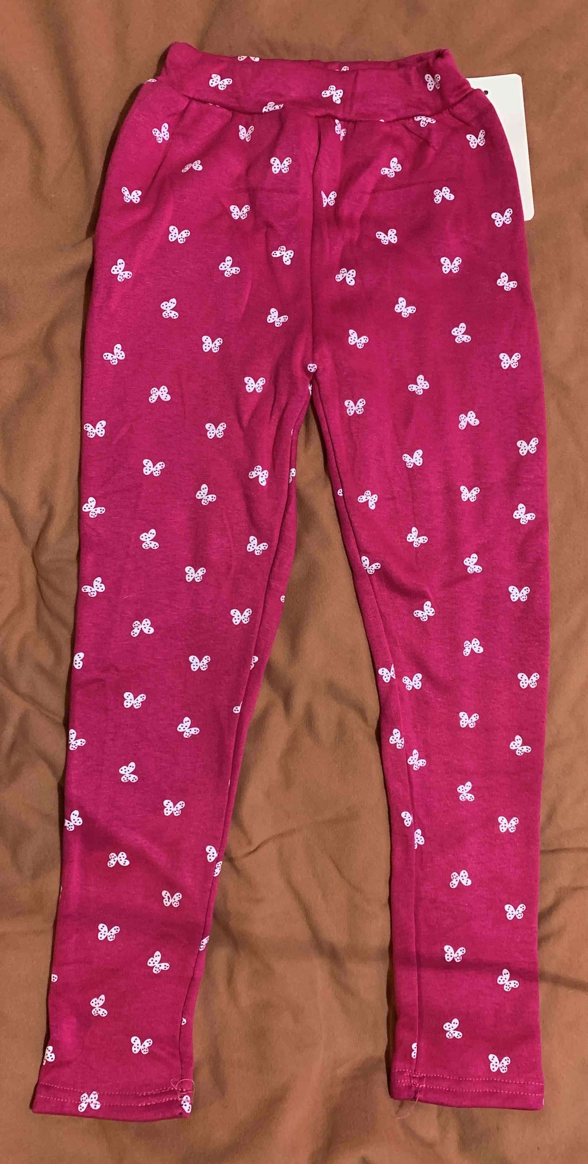 Pantalones rosas con mariposas