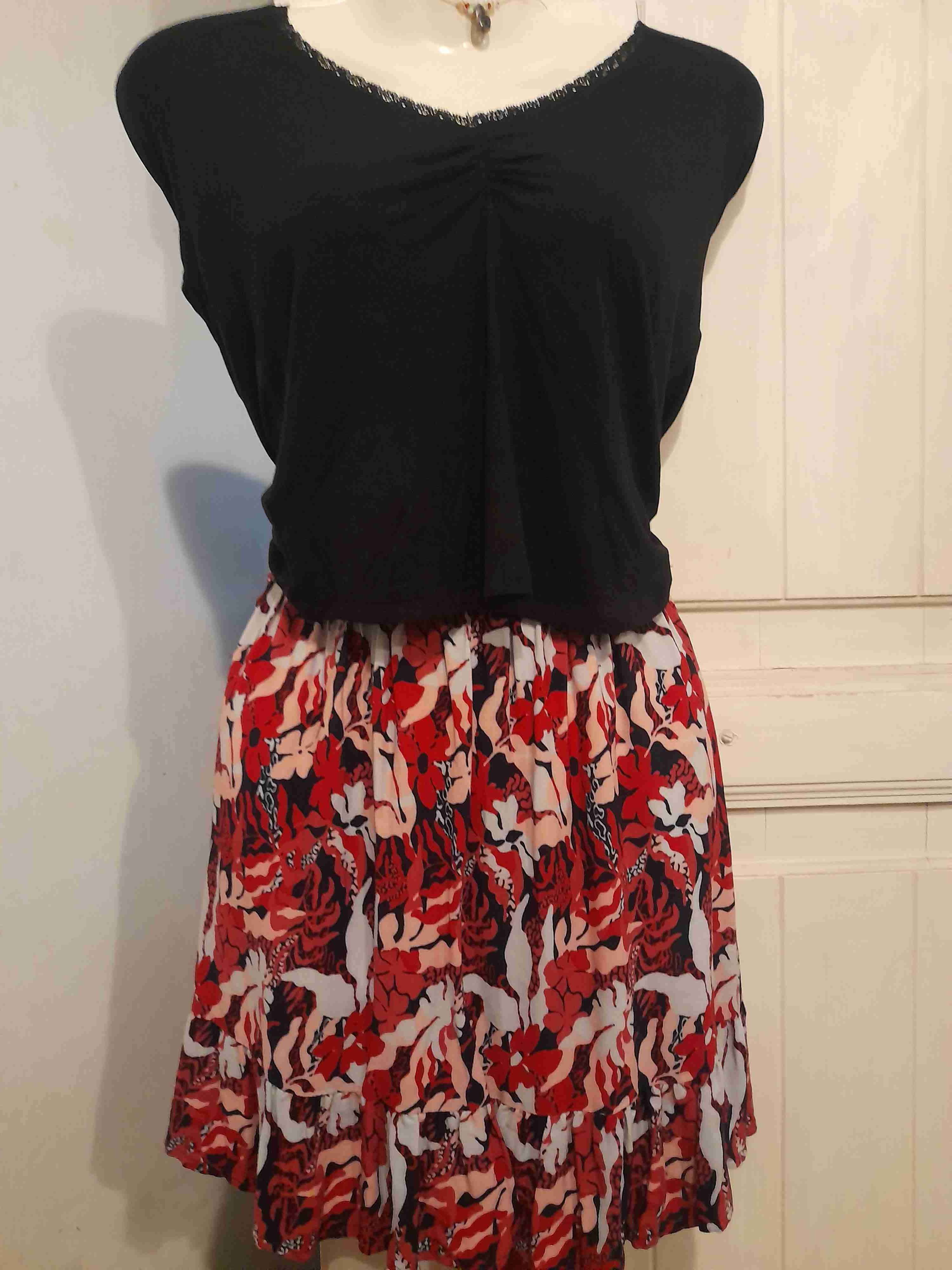 Mini faldas de diferentes tallas y colores - 1