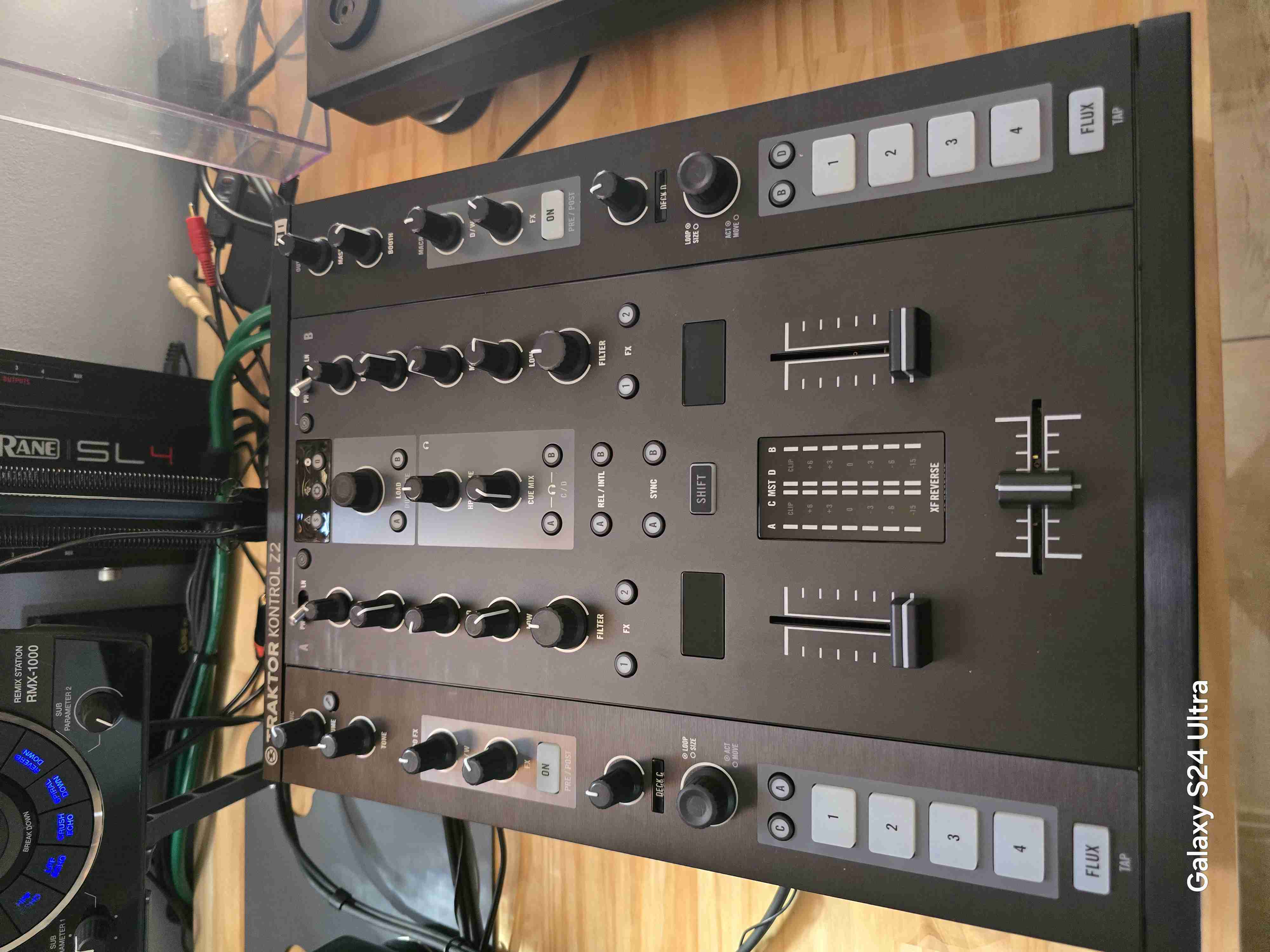 Mixer DJ Traktor Kontrol Z2 - miniatura 1