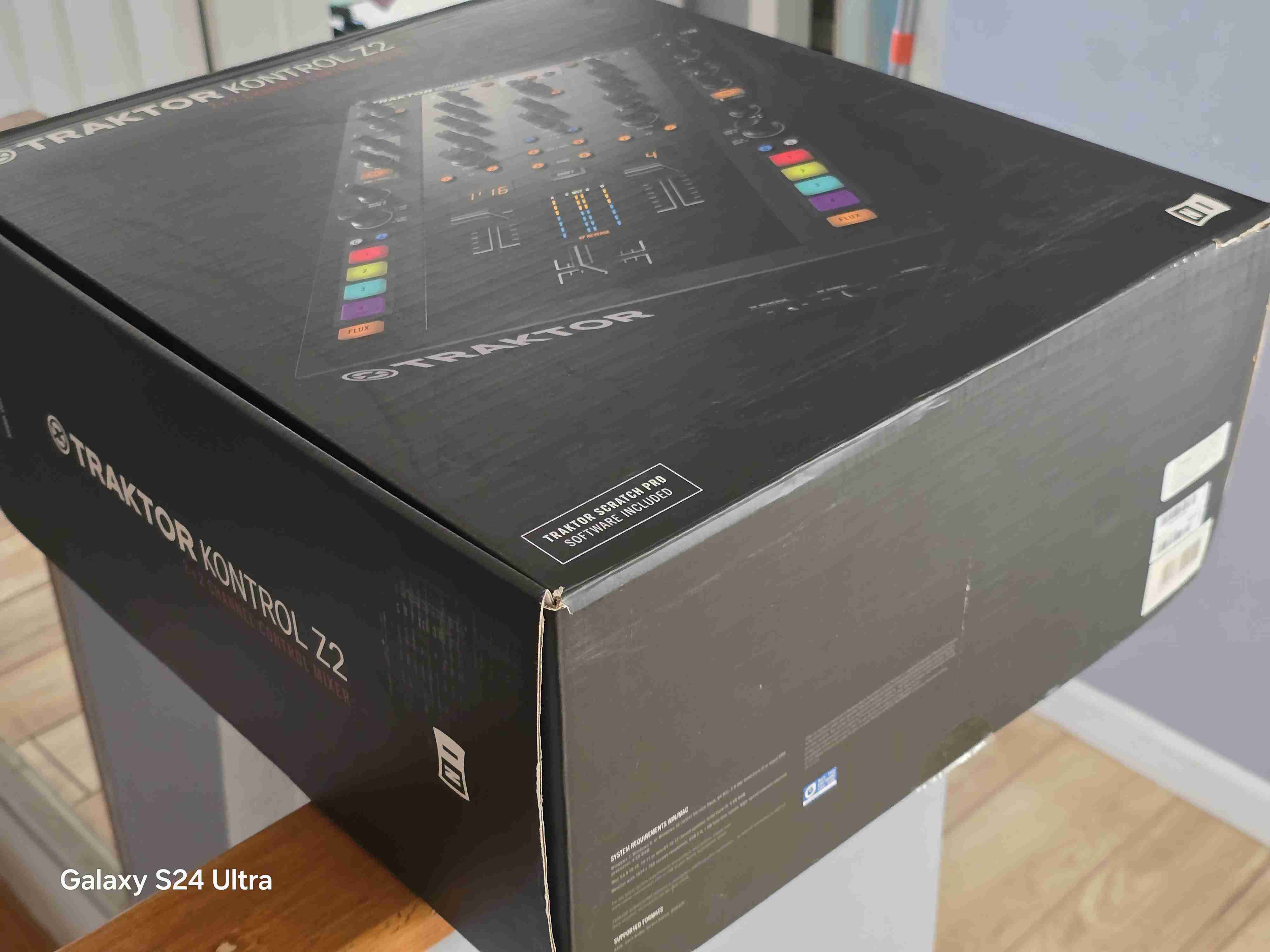 Mixer DJ Traktor Kontrol Z2 - miniatura 4