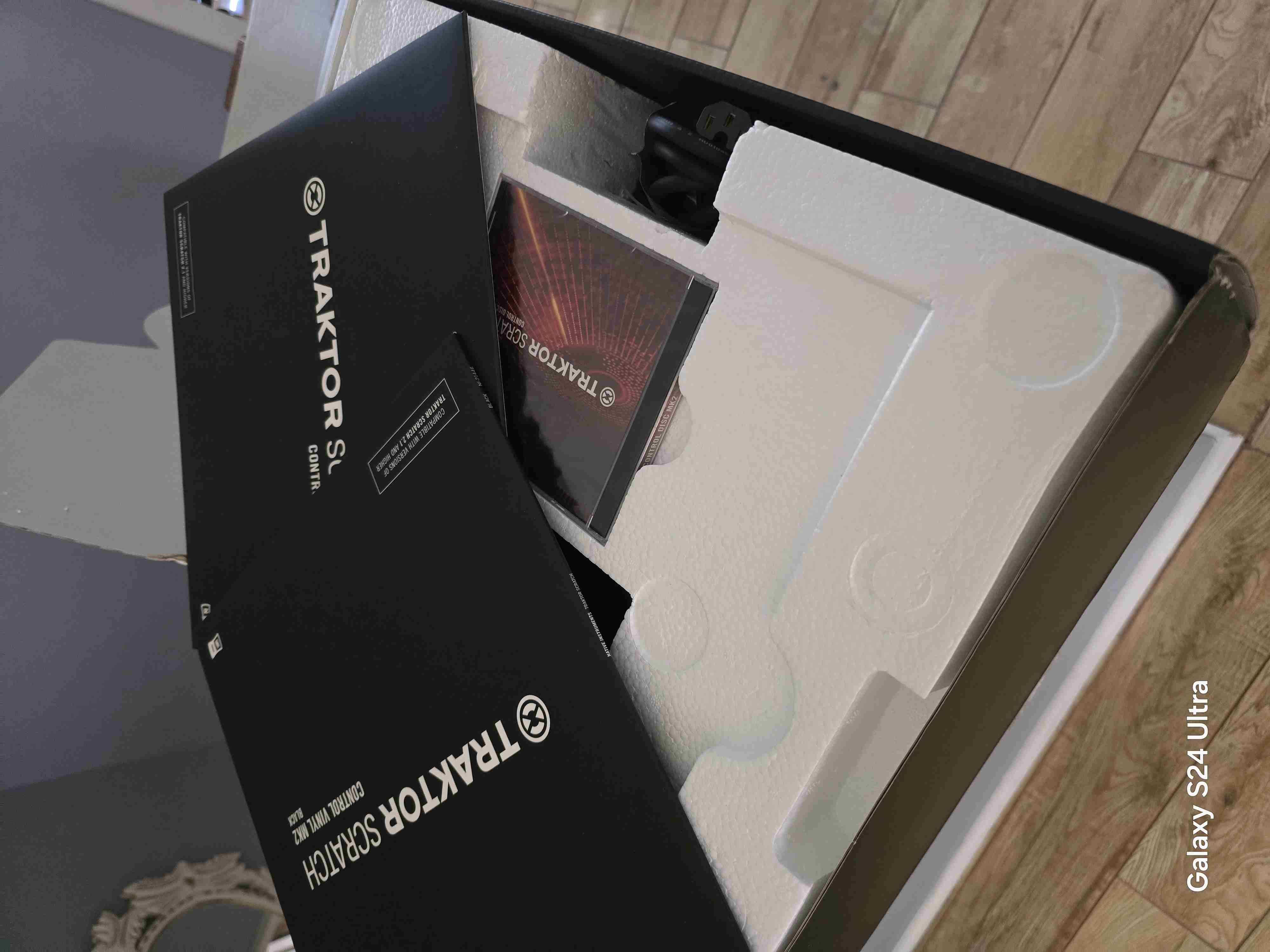 Mixer DJ Traktor Kontrol Z2 - miniatura 5