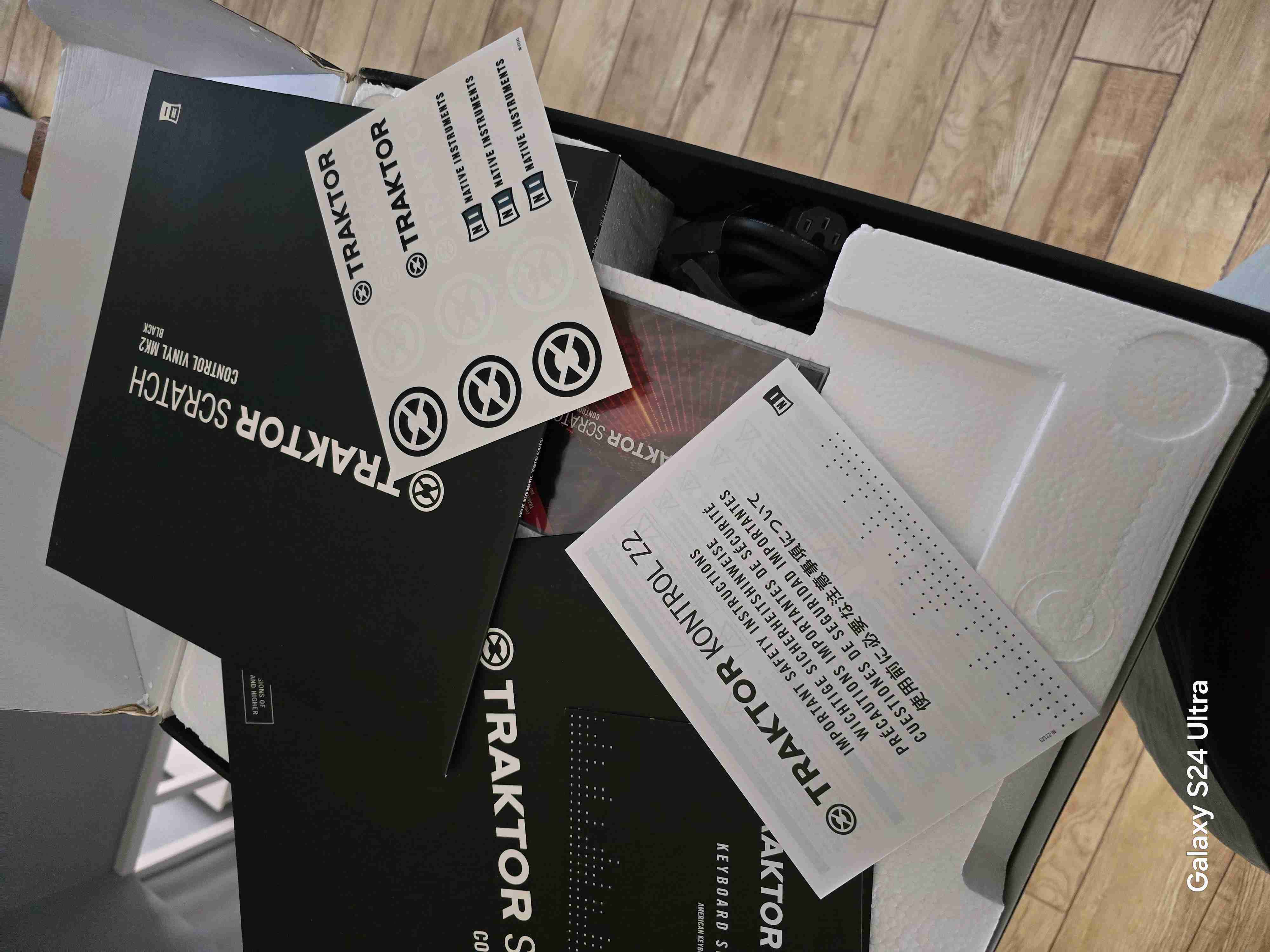 Mixer DJ Traktor Kontrol Z2 - miniatura 6