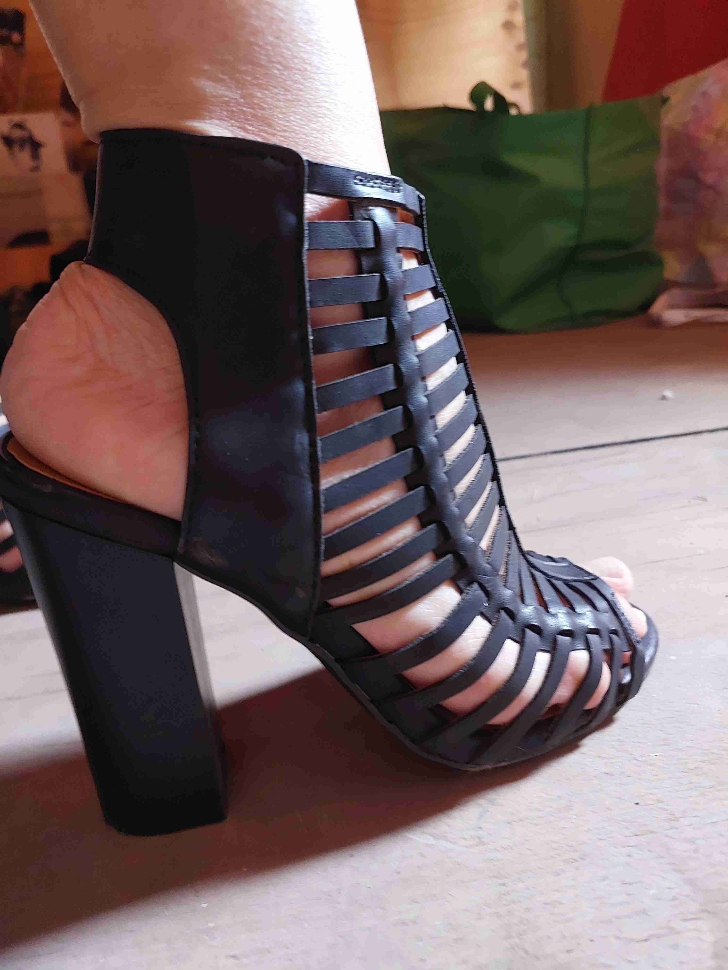 Sandalias negras con taco grueso - miniatura 2