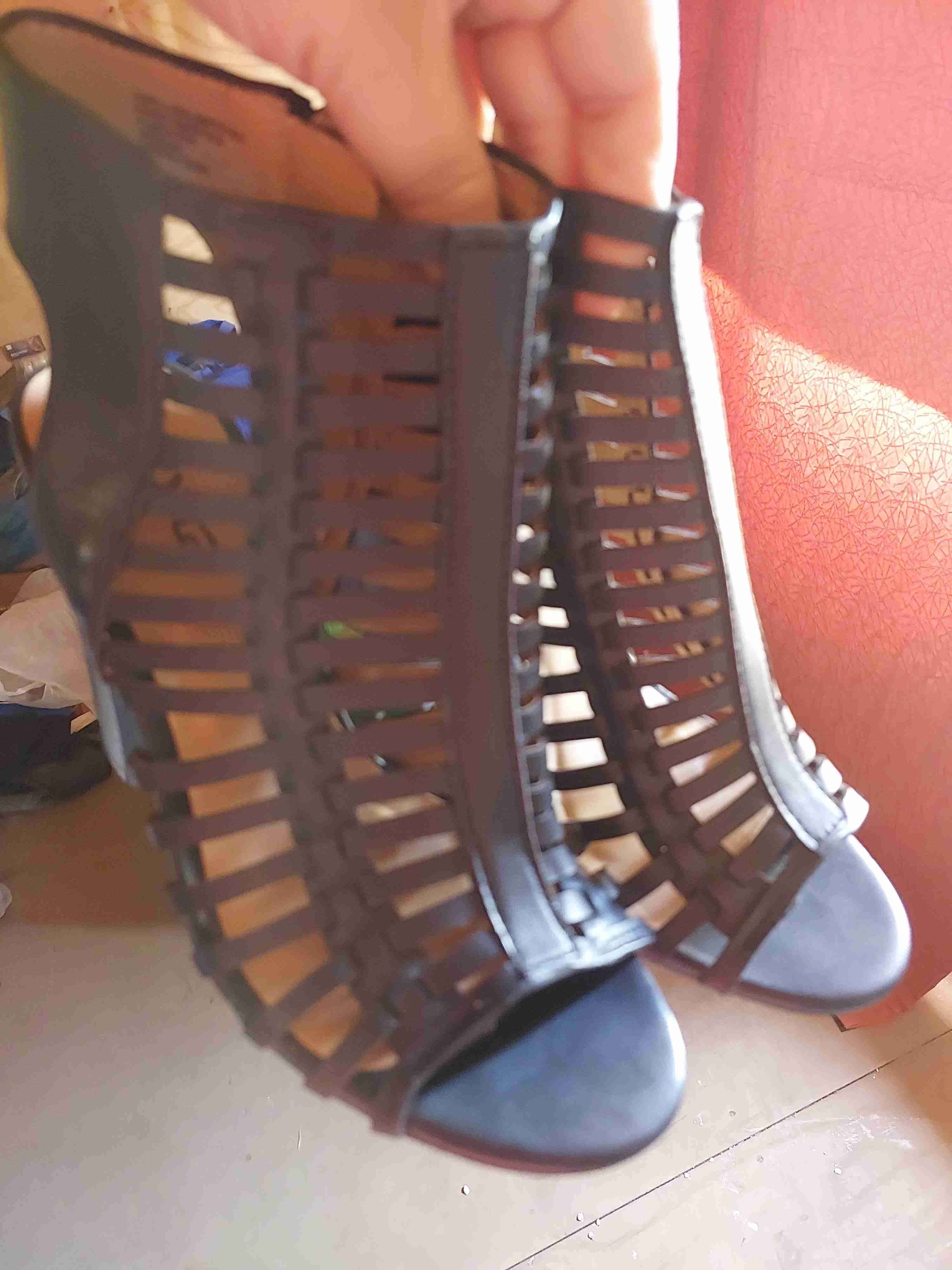 Sandalias negras con taco grueso - miniatura 5