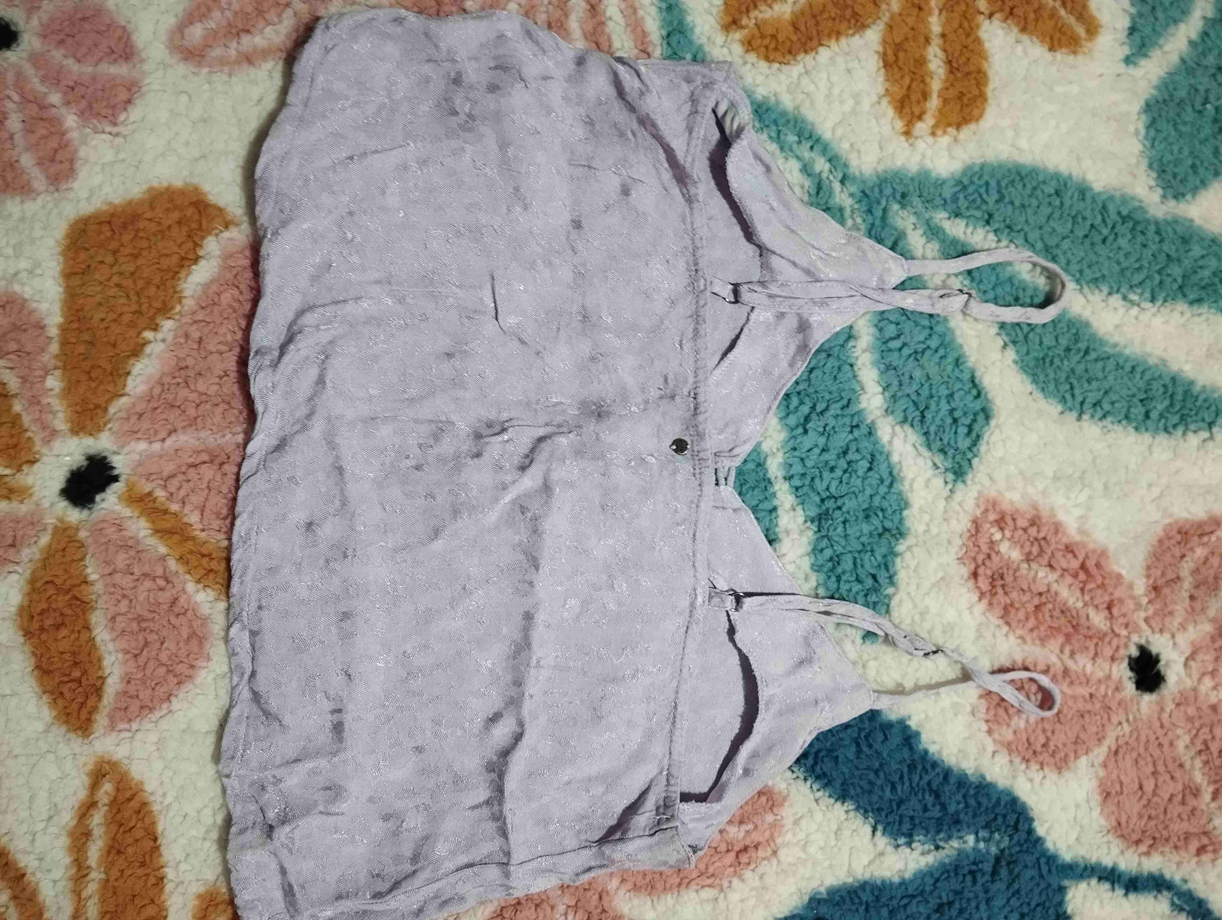 Top morado con botones decorativos - miniatura 2