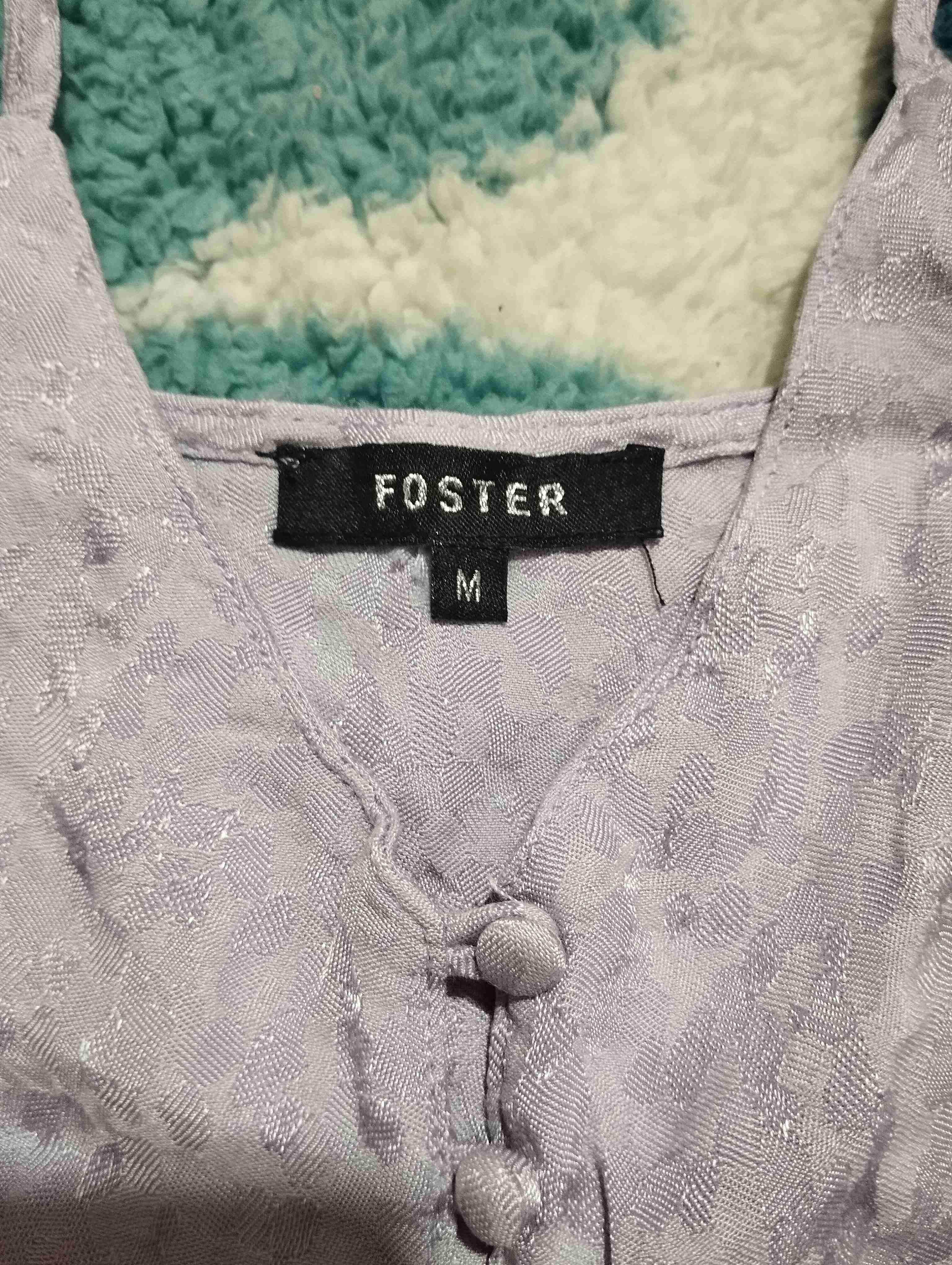 Top morado con botones decorativos - miniatura 3