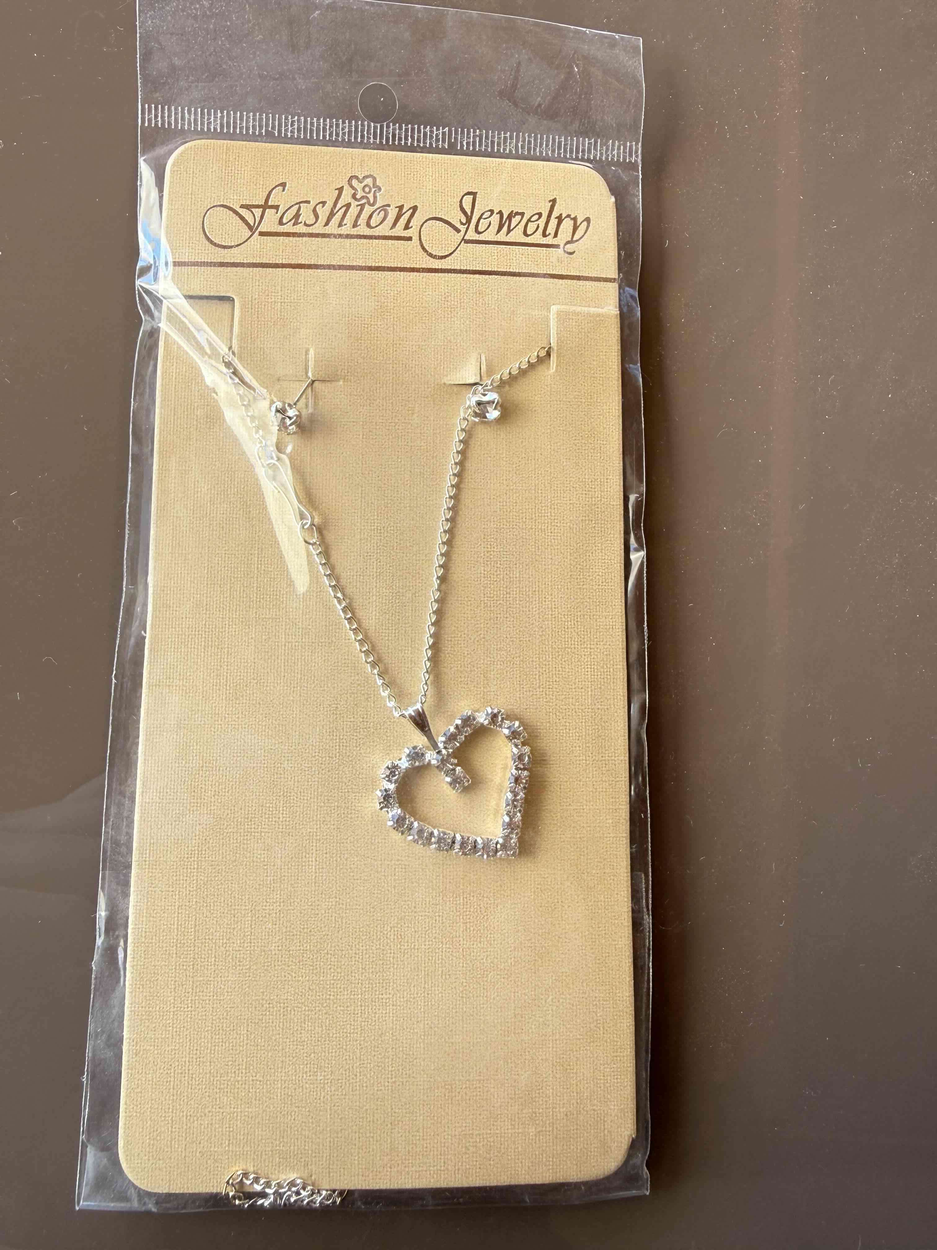 Conjunto de collar y aros dorados - miniatura 2