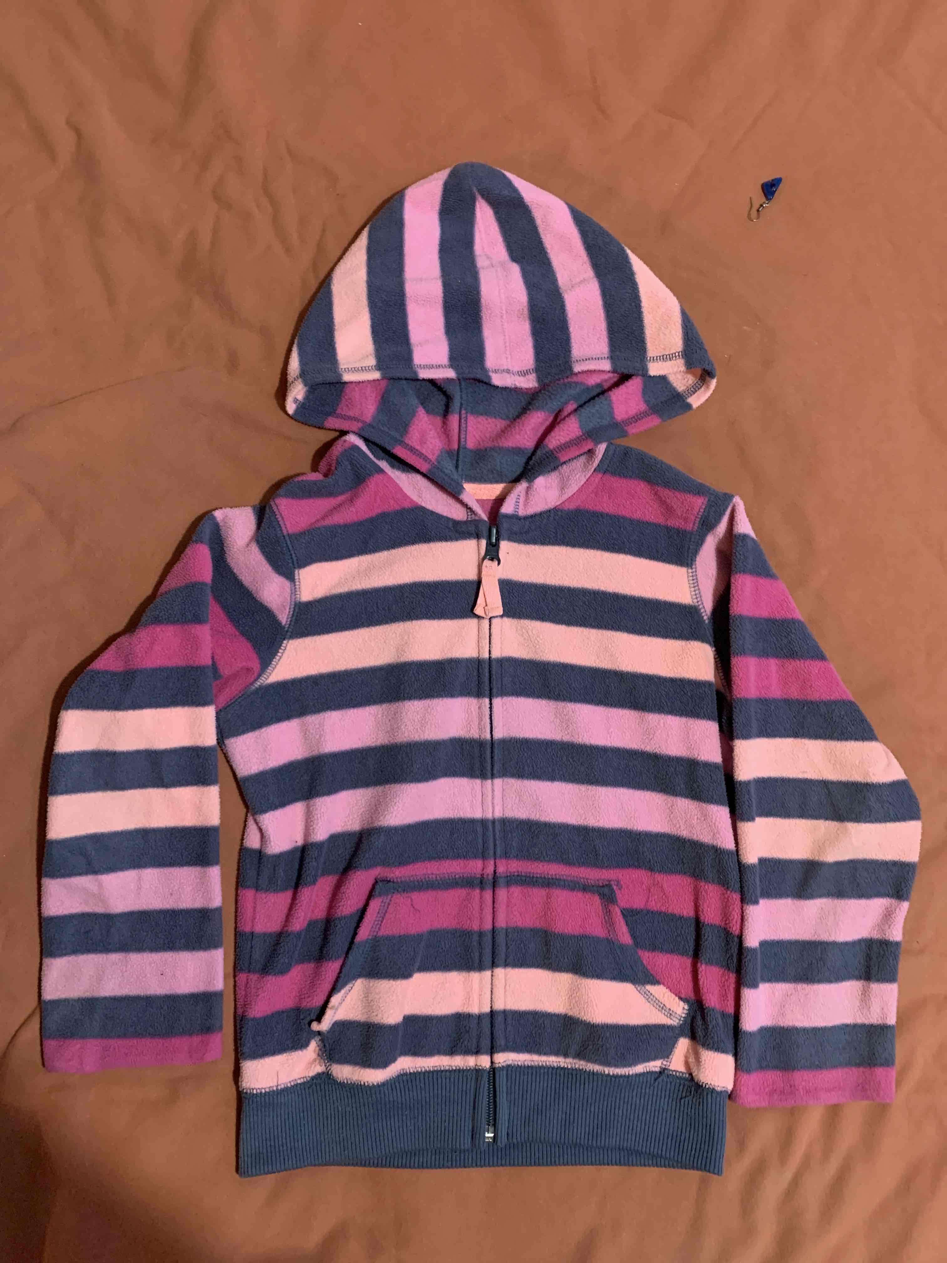 Polerón rayado con capucha