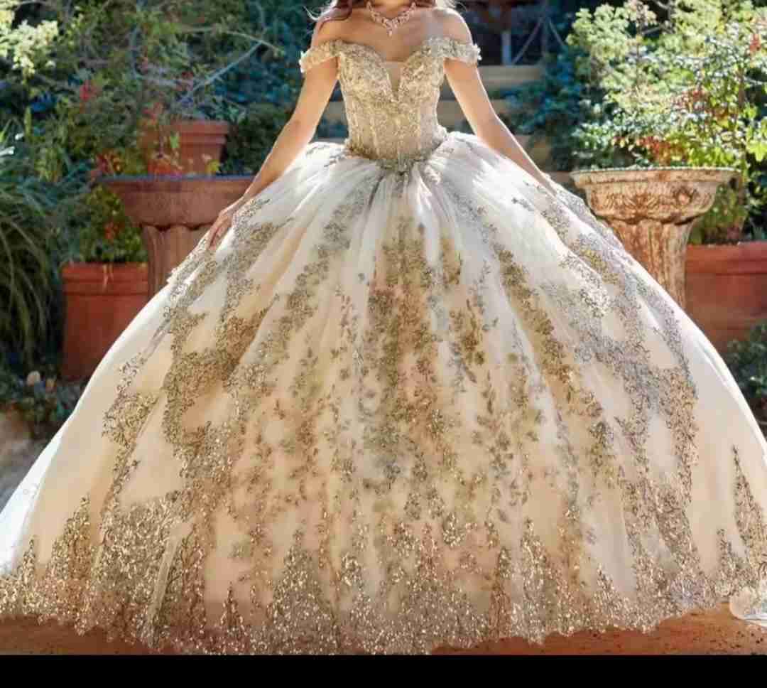 Vestido de fiesta dorado elegante - miniatura 2