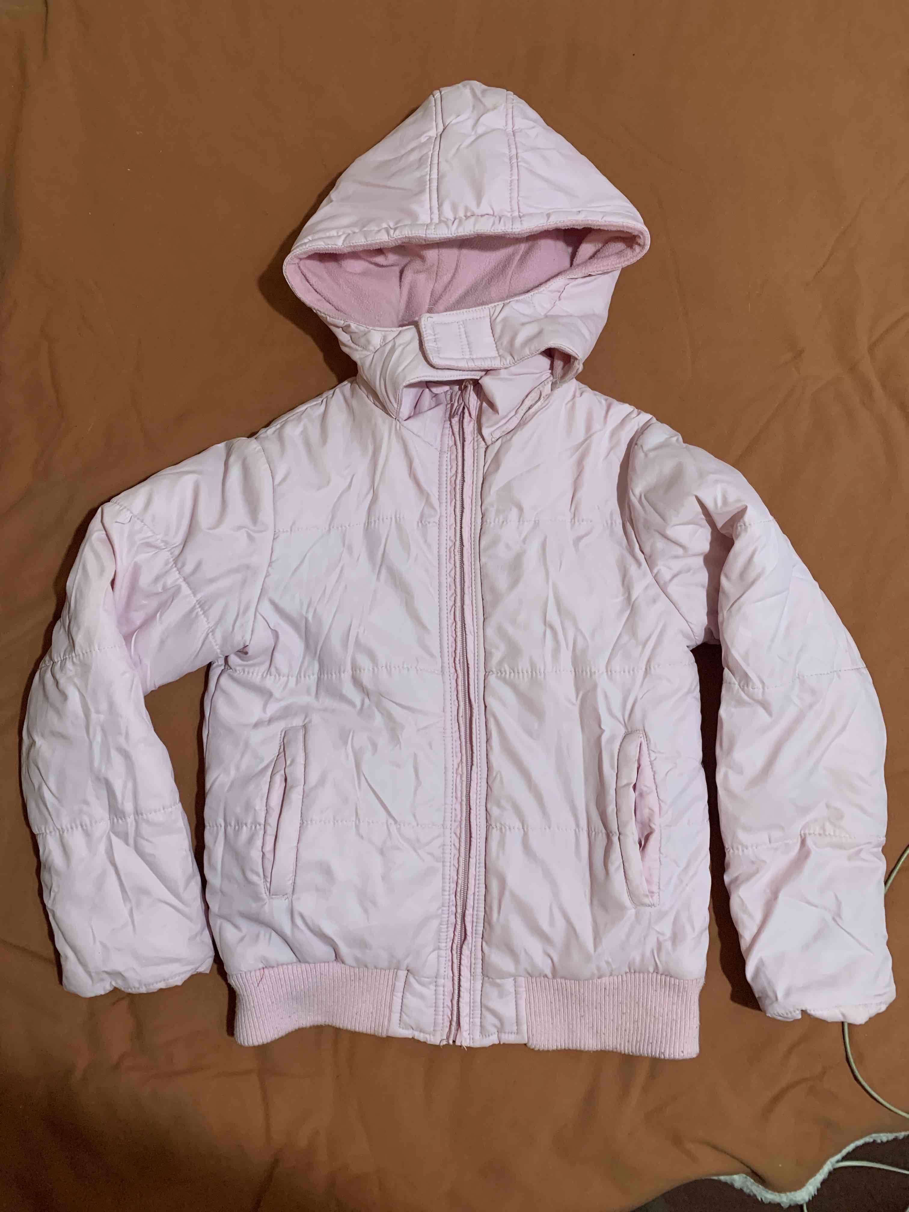 Parka rosada con capucha