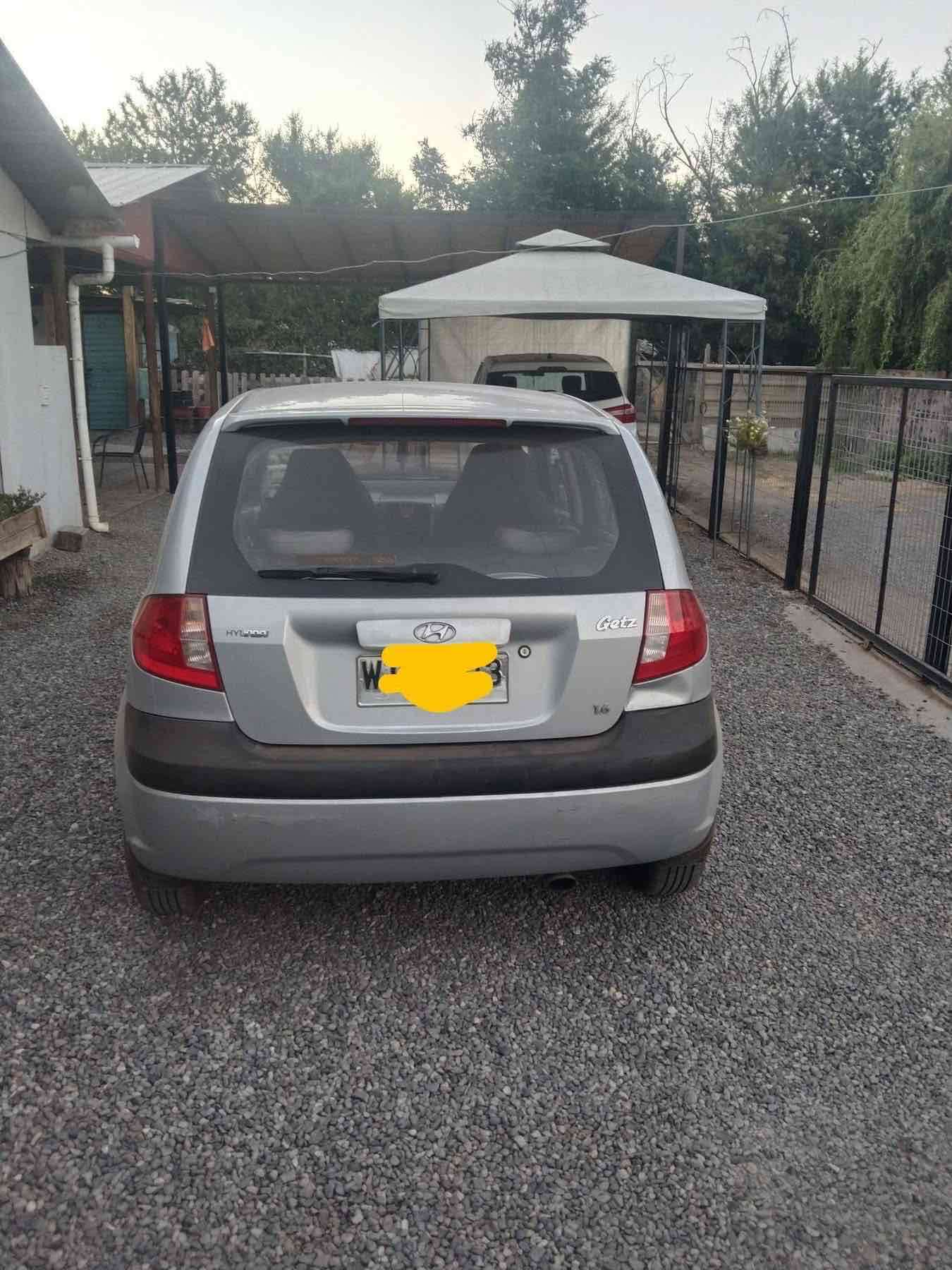 Auto Hyundai gris en buen estado papeles al día - miniatura 4