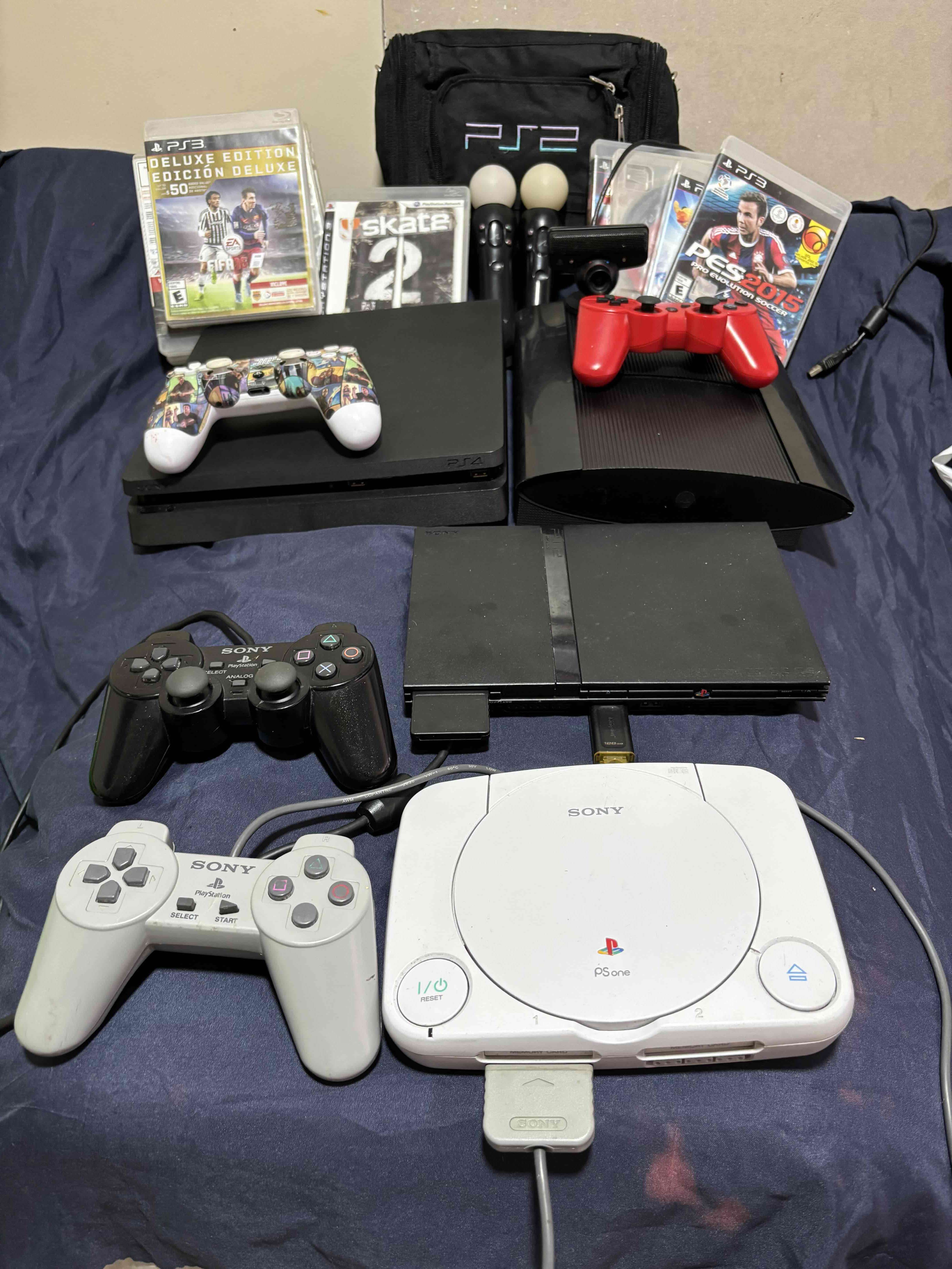 Combo de consolas PlayStation y accesorios - miniatura 1
